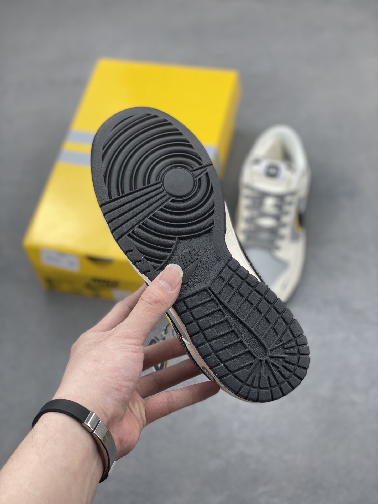 Nike SB Dunk Low "Xiaomi SU7 Ultru" Limited Edition Sneakers 7 i1745185037823 9534 0 5