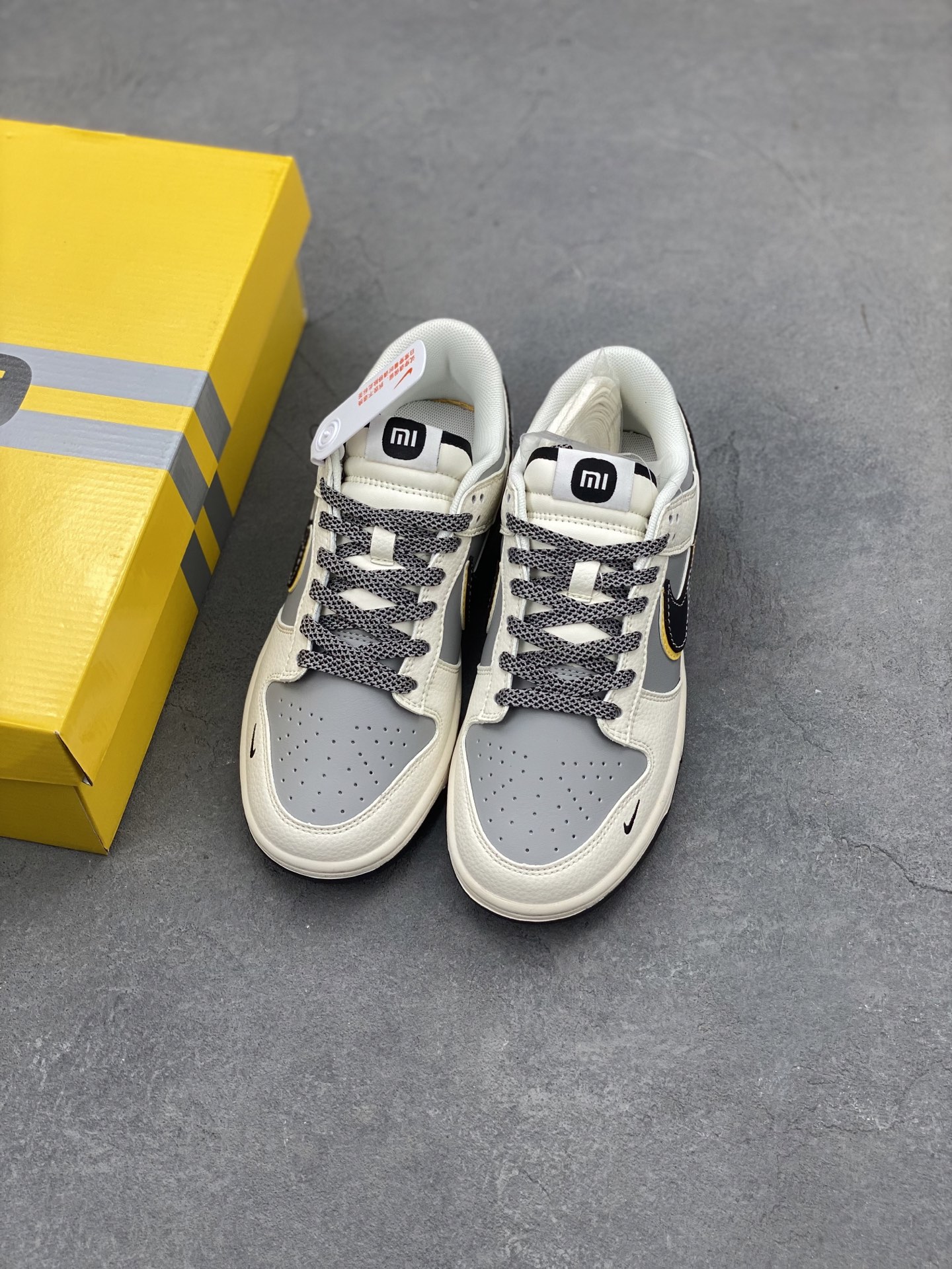 Nike SB Dunk Low "Xiaomi SU7 Ultru" Limited Edition Sneakers 9 i1745185038284 3793 0 7