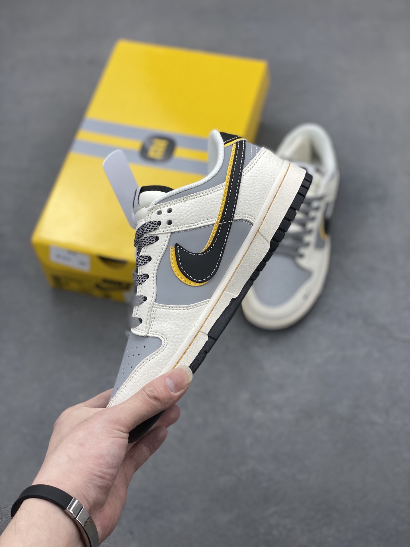 Nike SB Dunk Low "Xiaomi SU7 Ultru" Limited Edition Sneakers 4 i1745185039100 9475 0 2