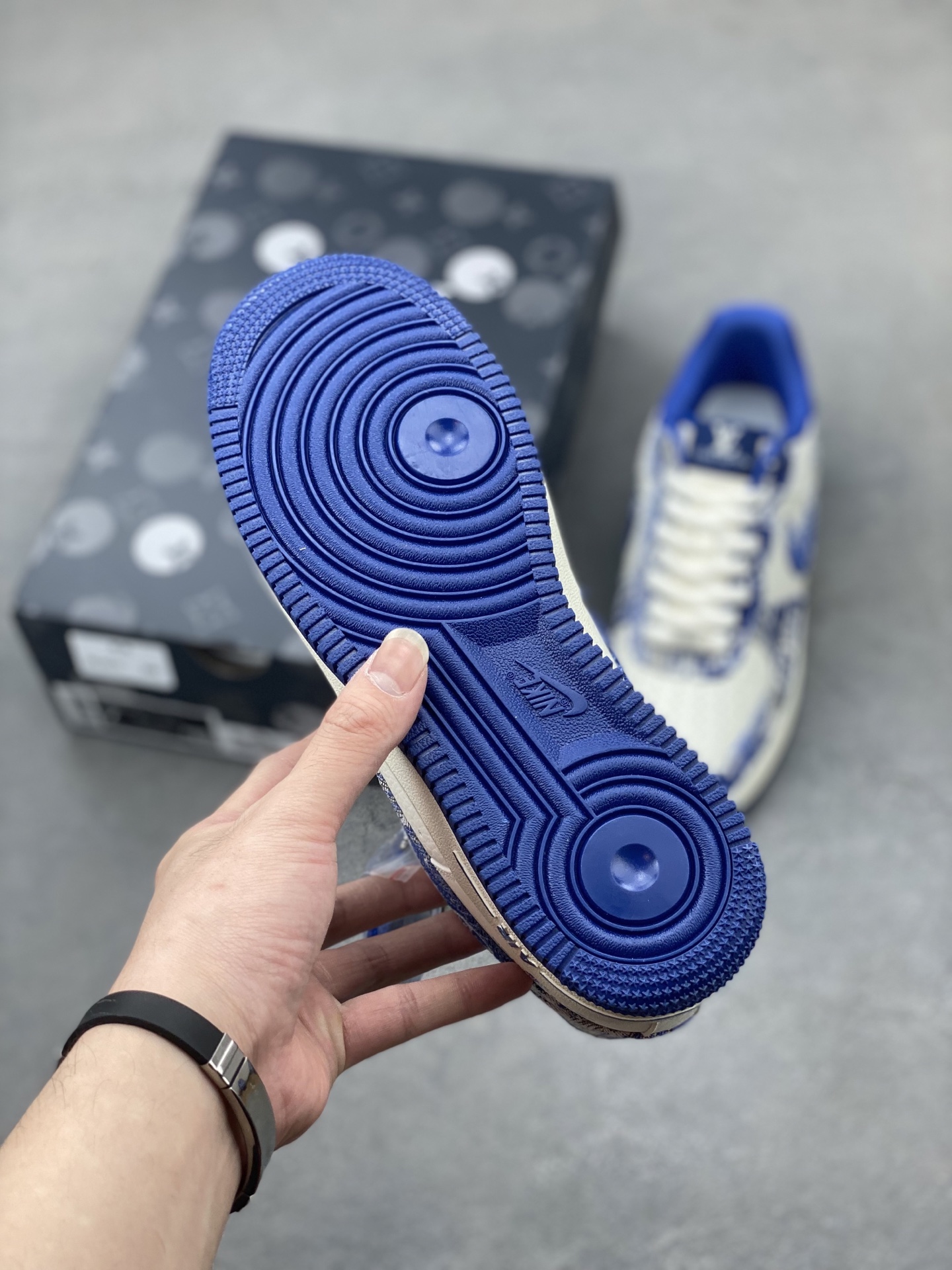 Nike Air Force 1 Low Louis Vuitton Custom Sneakers - Limited Edition 7 i1748549814880 391 0 5