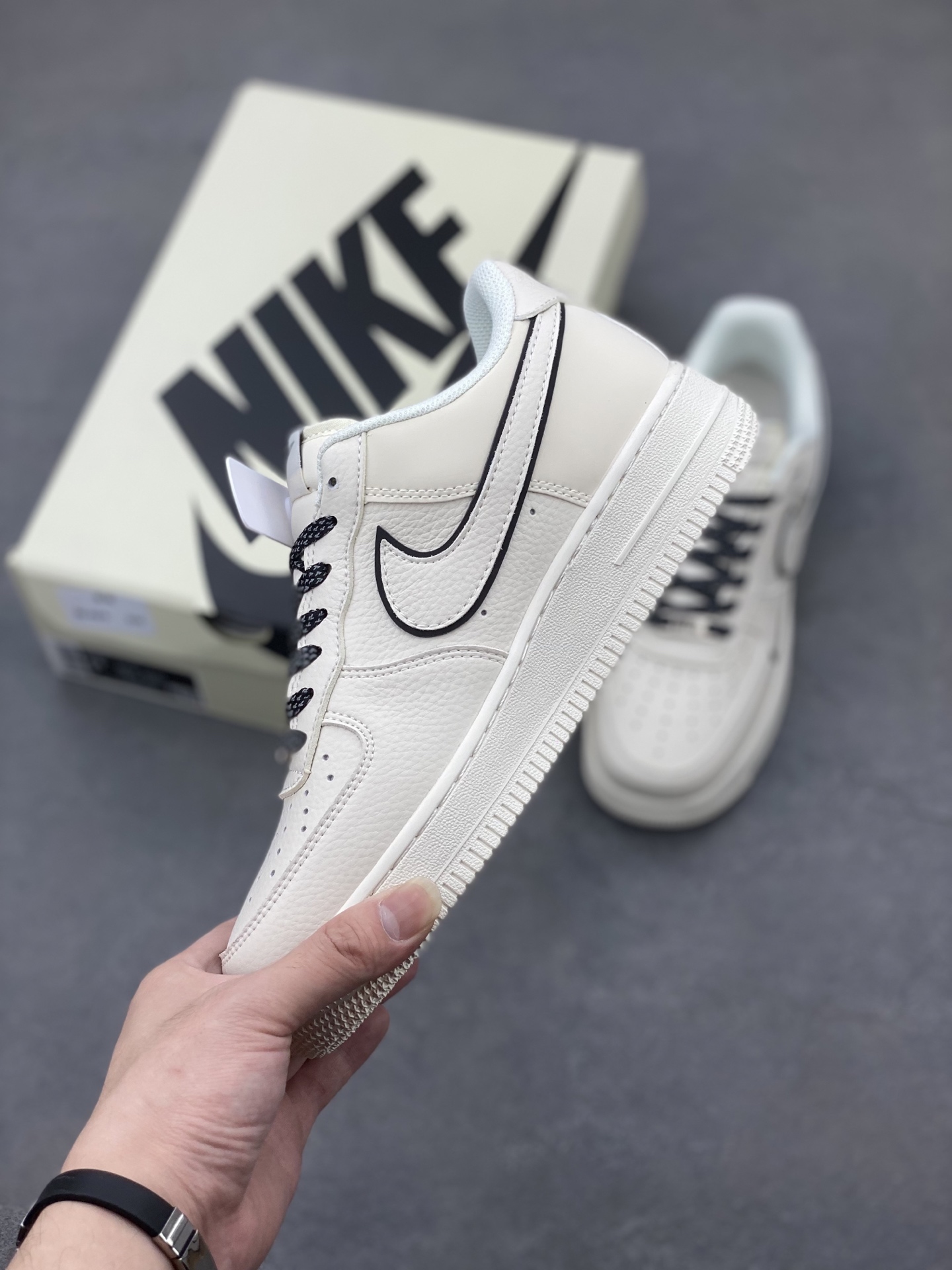 Nike Air Force 1 '07 Low Sneakers - Premium Leather, Cushioned Comfort 4 i1748549858814 8024 0 2