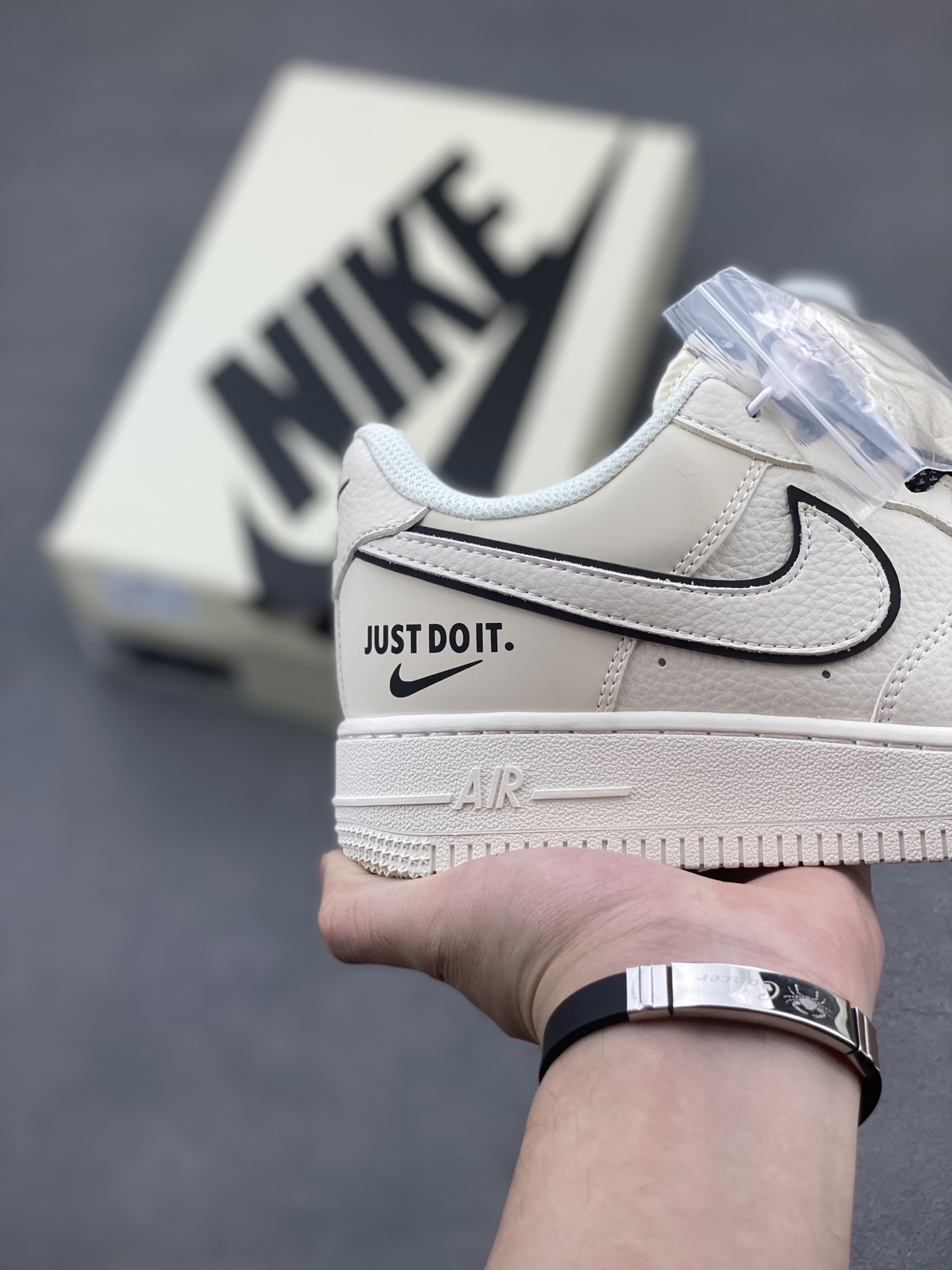 Nike Air Force 1 '07 Low Sneakers - Premium Leather, Cushioned Comfort 6 i1748549872238 500 0 4