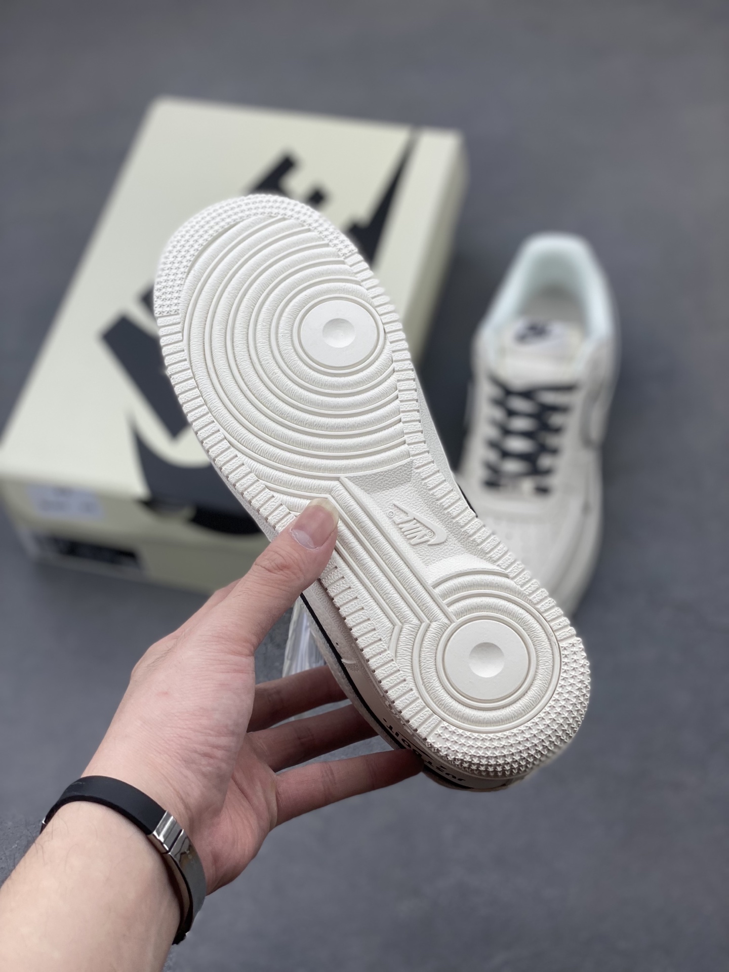 Nike Air Force 1 '07 Low Sneakers - Premium Leather, Cushioned Comfort 7 i1748549872273 6480 0 5