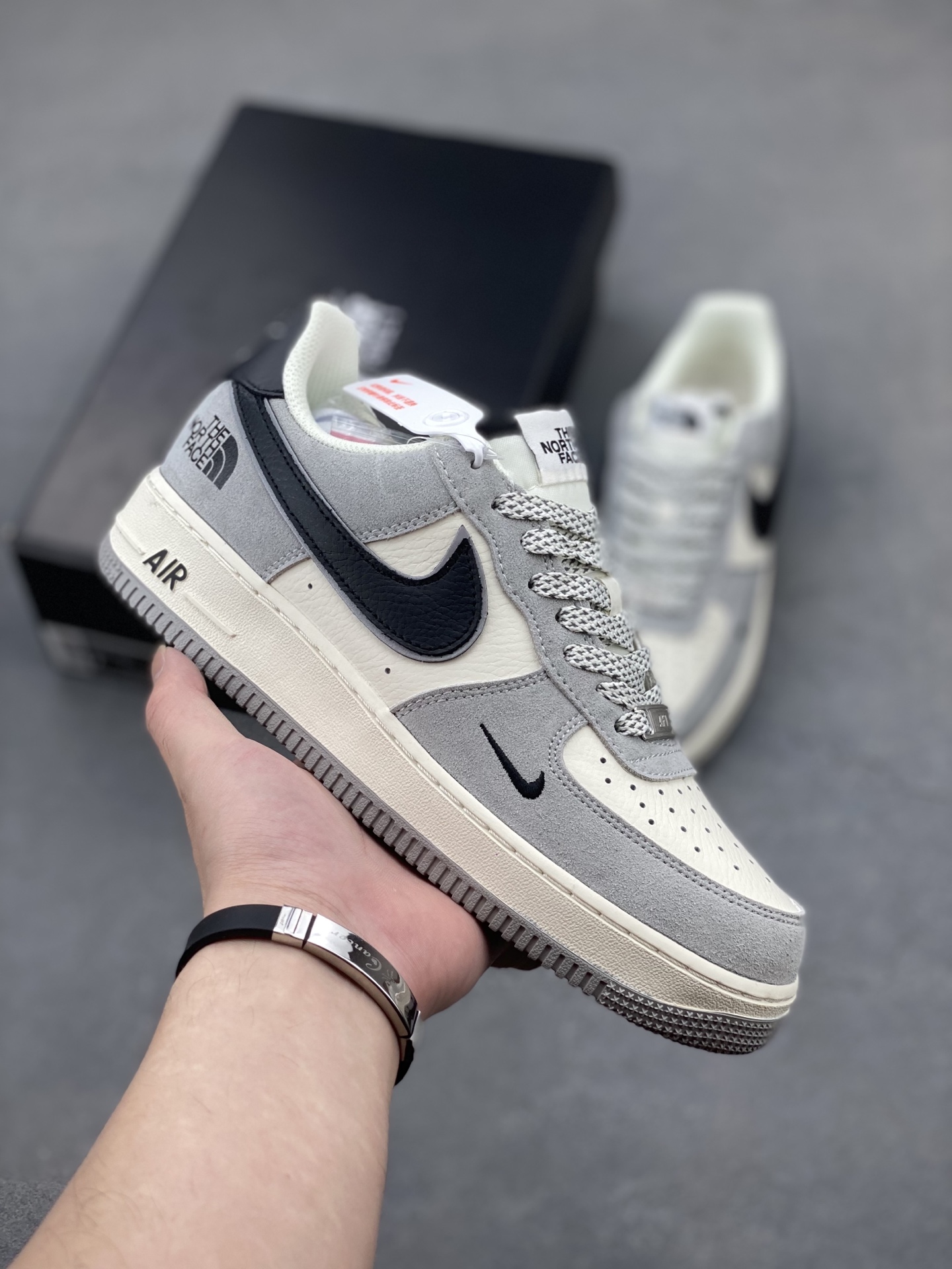Nike Air Force 1 '07 Low The North Face Collaboration Grey Sneakers 2 i1748550231377 269 0 0