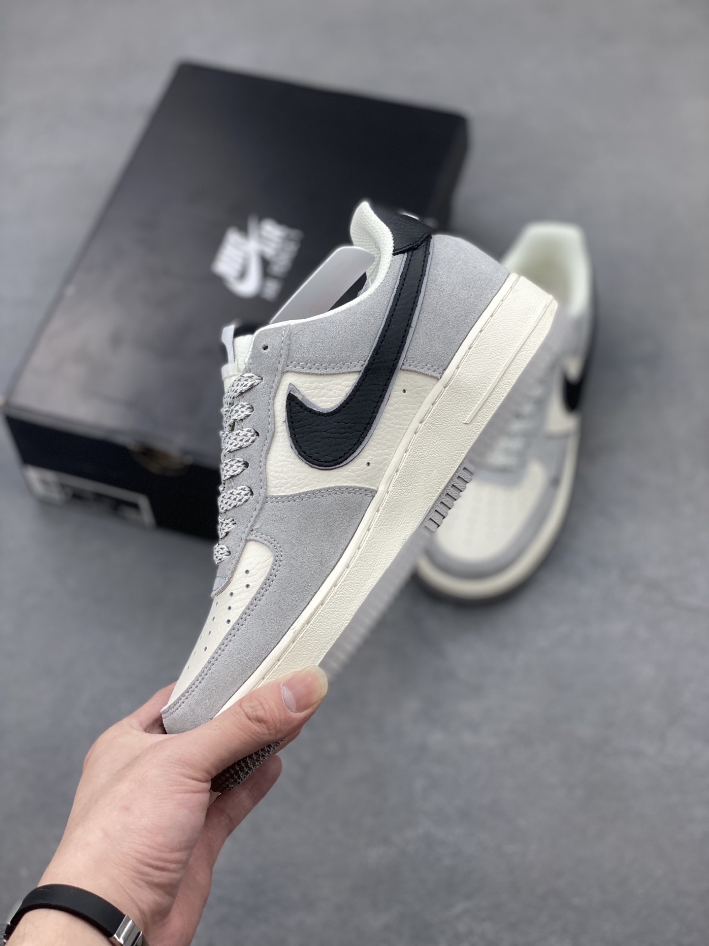 Nike Air Force 1 '07 Low The North Face Collaboration Grey Sneakers 4 i1748550238218 8068 0 2