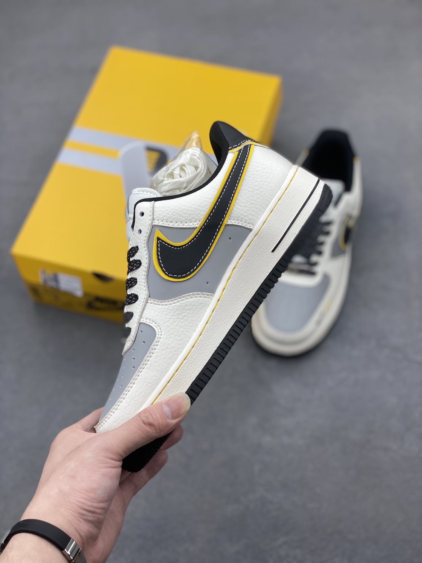 Nike Air Force 1 Low "Xiaomi" Custom Edition Sneakers - Limited Stock! 4 i1748550383368 7972 0 2