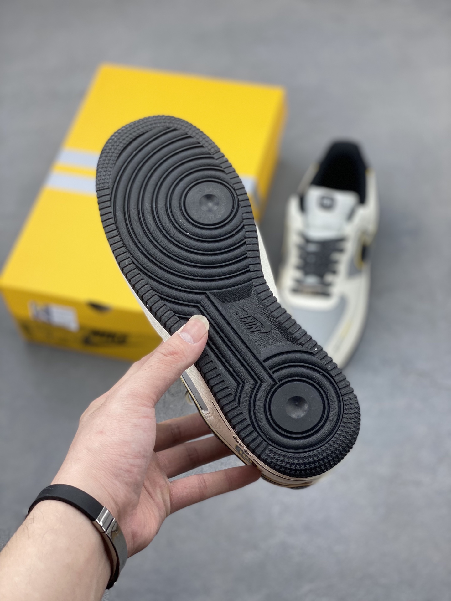 Nike Air Force 1 Low "Xiaomi" Custom Edition Sneakers - Limited Stock! 7 i1748550390439 2670 0 5
