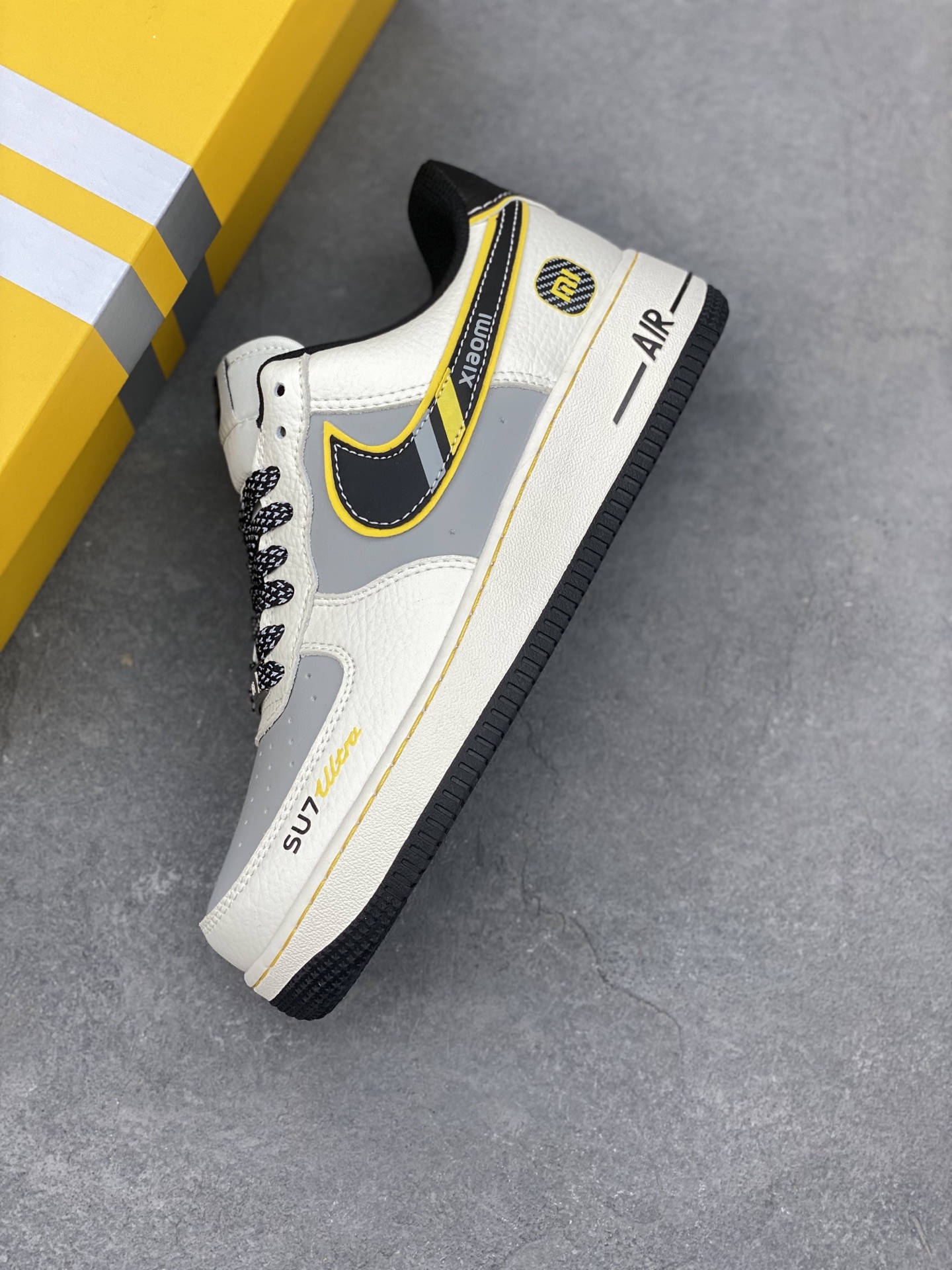 Nike Air Force 1 Low "Xiaomi" Custom Edition Sneakers - Limited Stock! 8 i1748550390513 1375 0 6