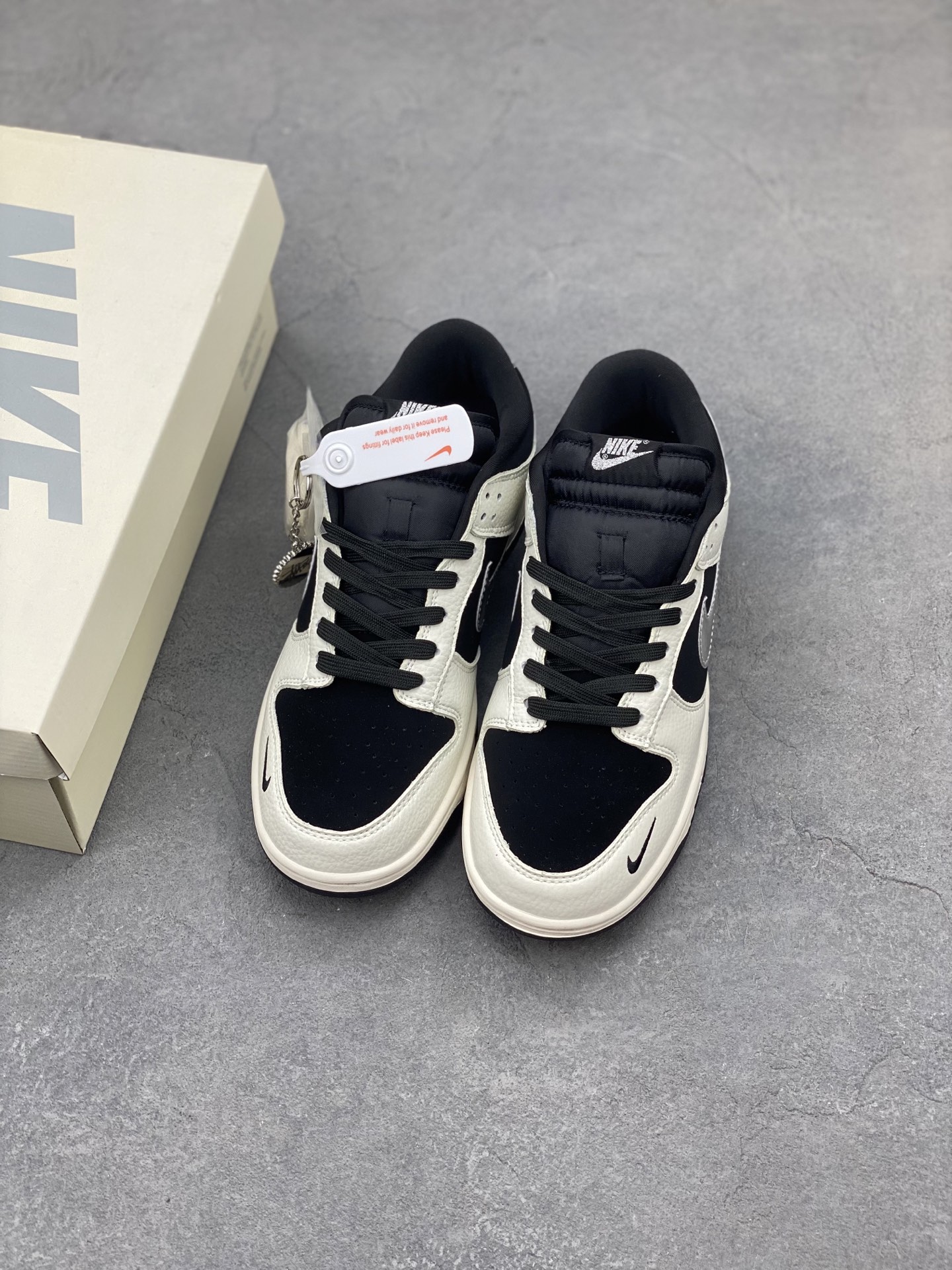 Nike SB Dunk Low x Stussy: Liquid Silver Accents & Premium Materials 8 i1749066346360 3659 0 7