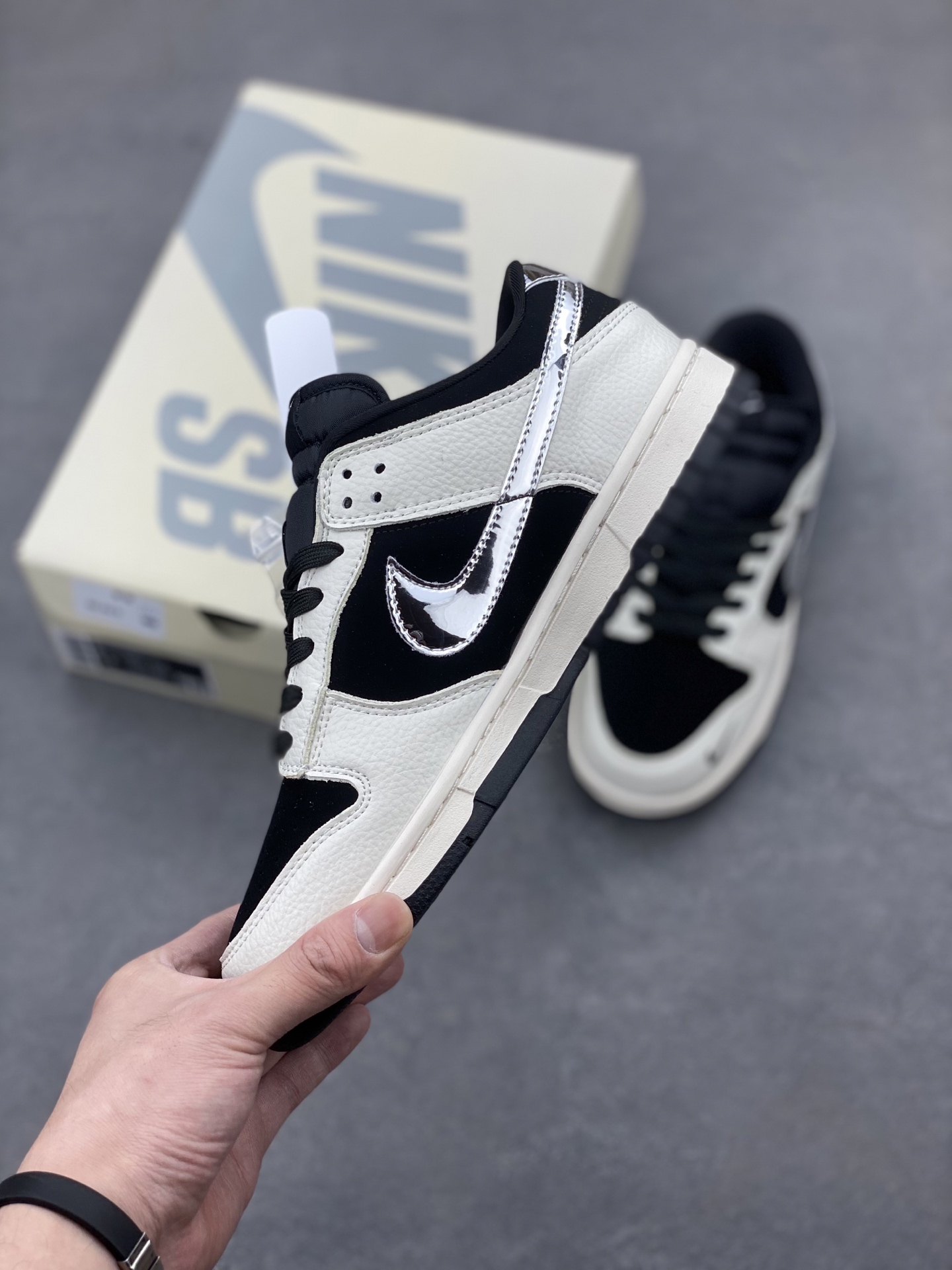 Nike SB Dunk Low x Stussy: Liquid Silver Accents & Premium Materials 3 i1749066346360 6203 0 2