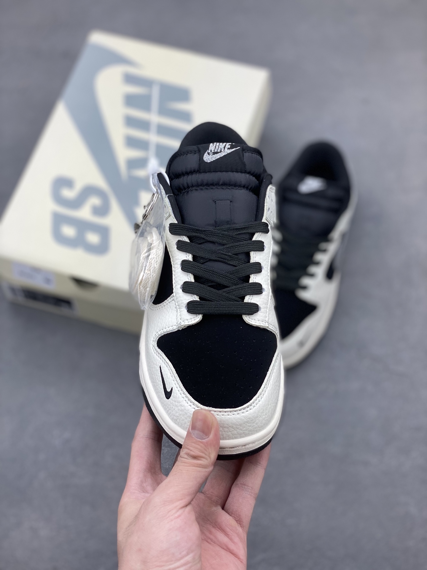 Nike SB Dunk Low x Stussy: Liquid Silver Accents & Premium Materials 2 i1749066350232 3349 0 1