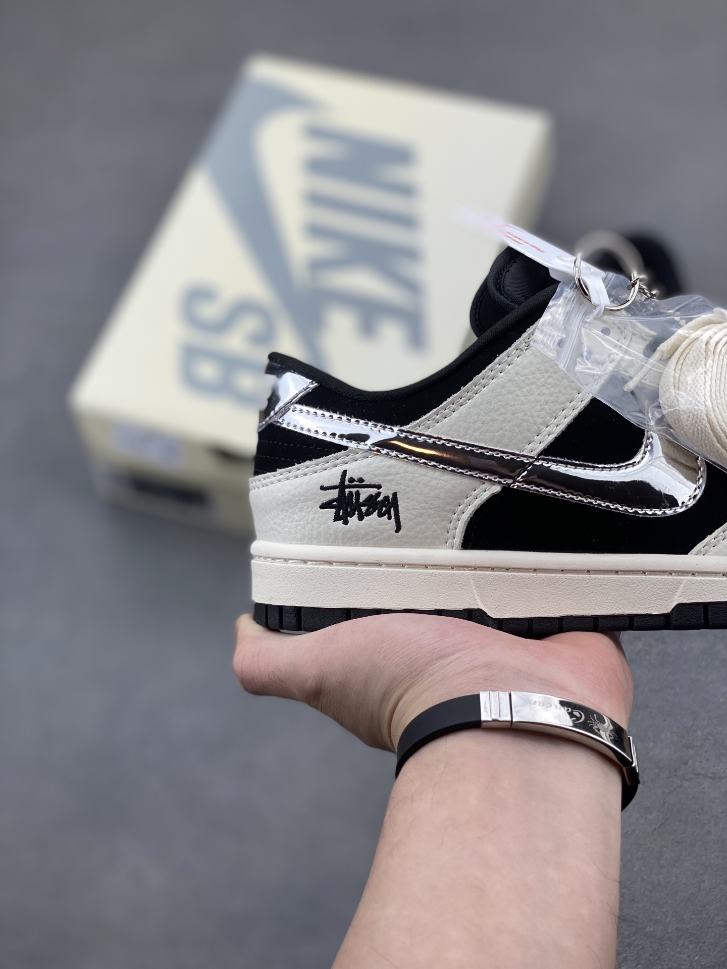 Nike SB Dunk Low x Stussy: Liquid Silver Accents & Premium Materials 5 i1749066350252 4042 0 4