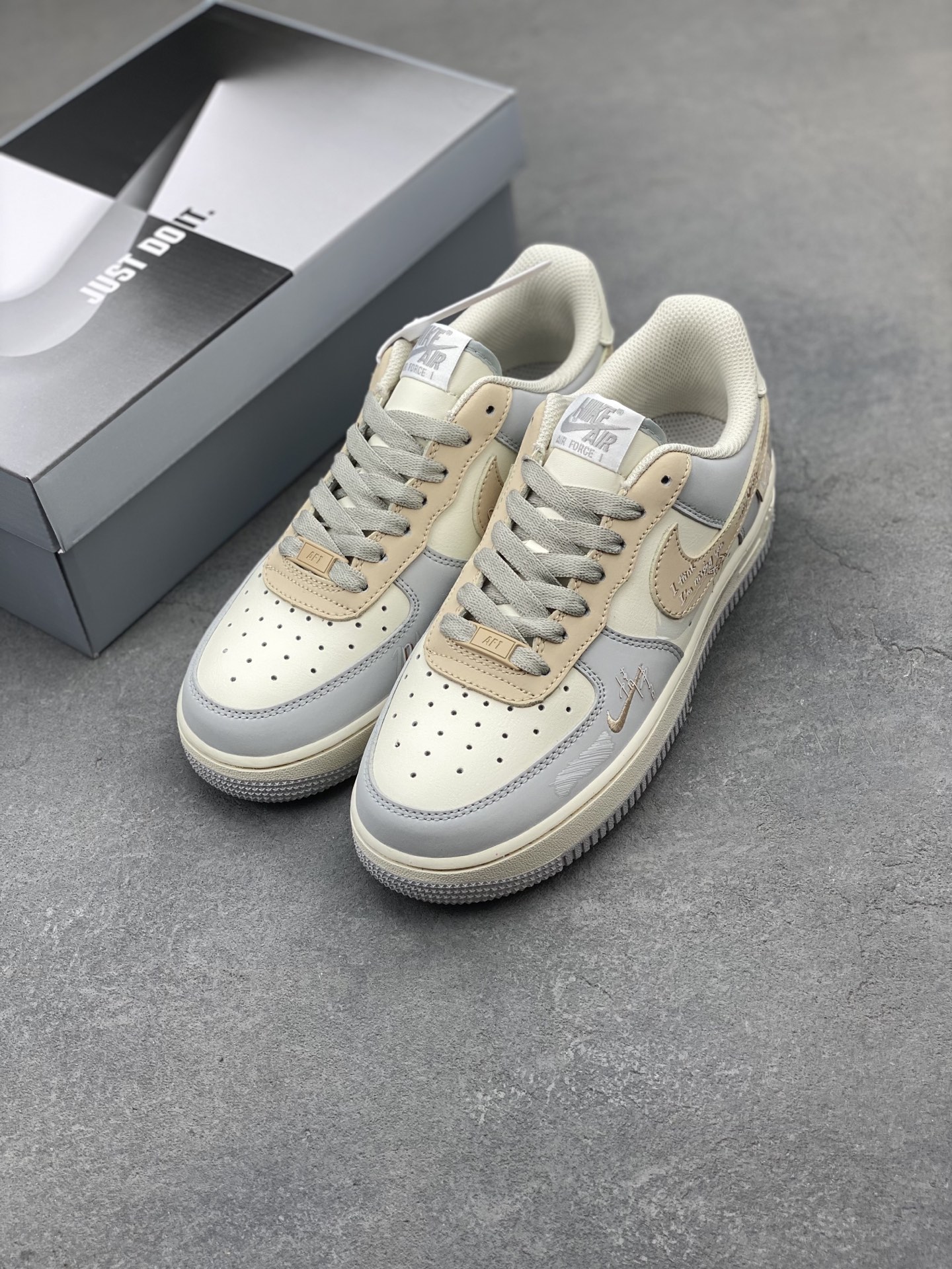 Nike Air Force 1 '07 Low Sneakers Limited Edition - DB3310-111 9 i1749066908835 7176 0 7