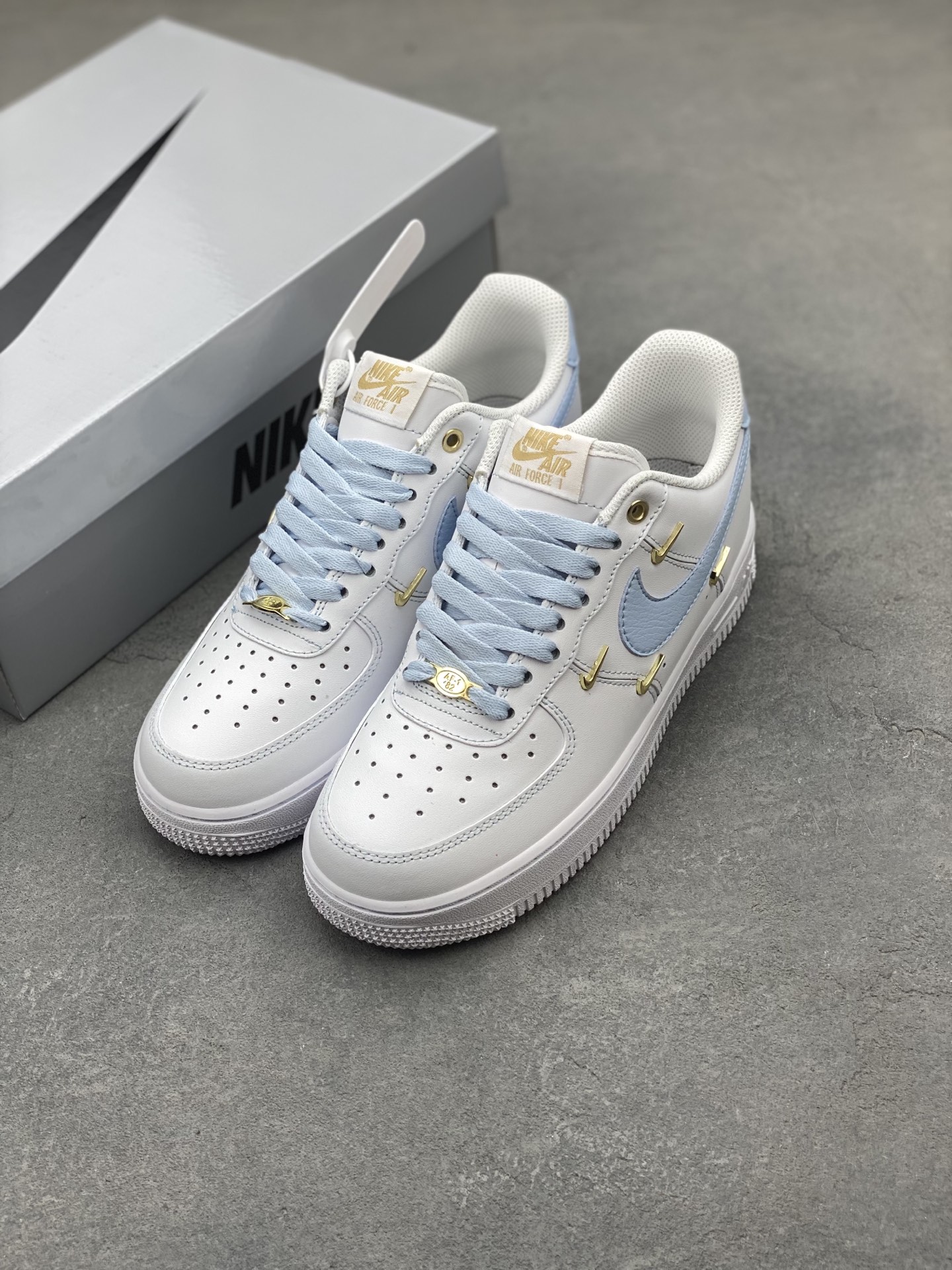 Nike Air Force 1 '07 Low White/Blue, Limited Edition Sneakers 9 i1749067146000 4865 0 7