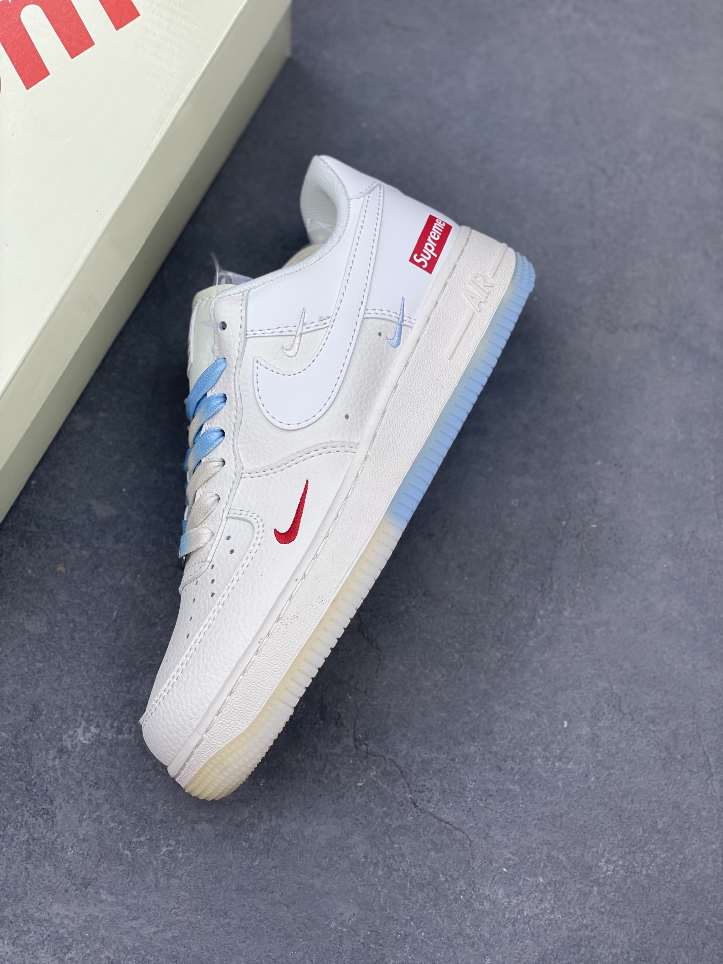 Nike Air Force 1 '07 Low White/Red Supreme Edition Sneakers 8 i1749067296287 1057 0 6