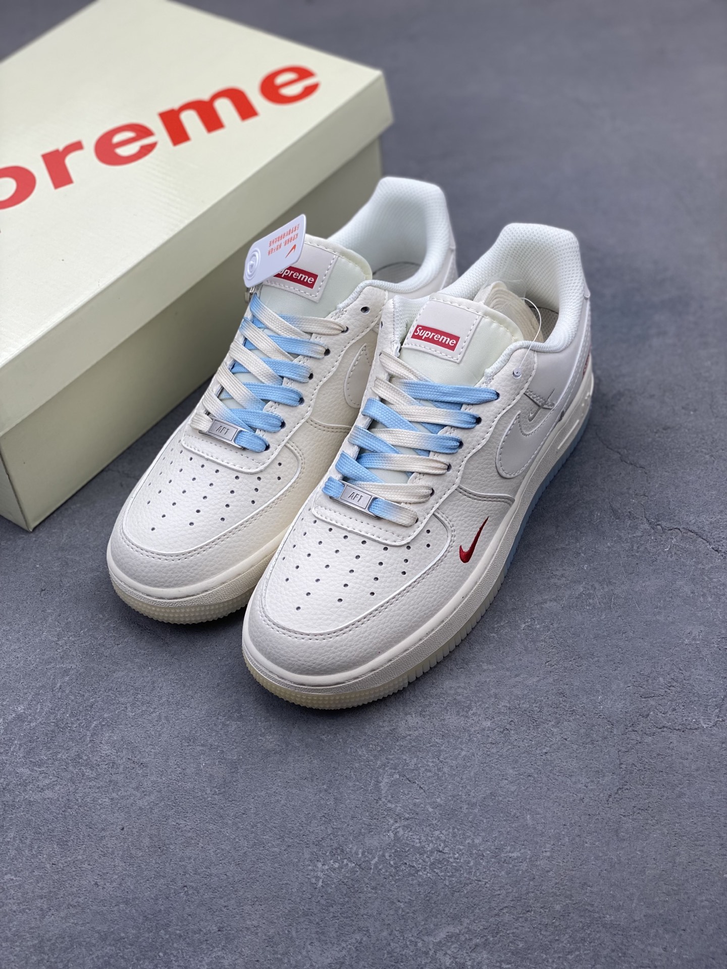 Nike Air Force 1 '07 Low White/Red Supreme Edition Sneakers 9 i1749067296536 18 0 7