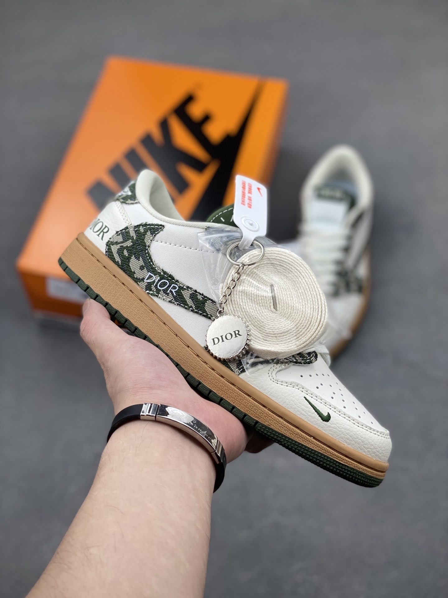 Travis Scott x Dior Air Jordan 1 Low Sneakers Designer Collaboration Shoe 2 i1750191444749 7870 0 0
