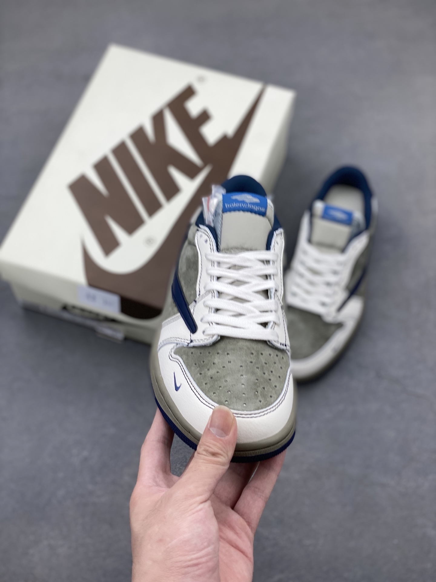 Travis Scott x Fragment Design Air Jordan 1 Low OG SP - Limited Edition 3 i1750192230981 279 0 1