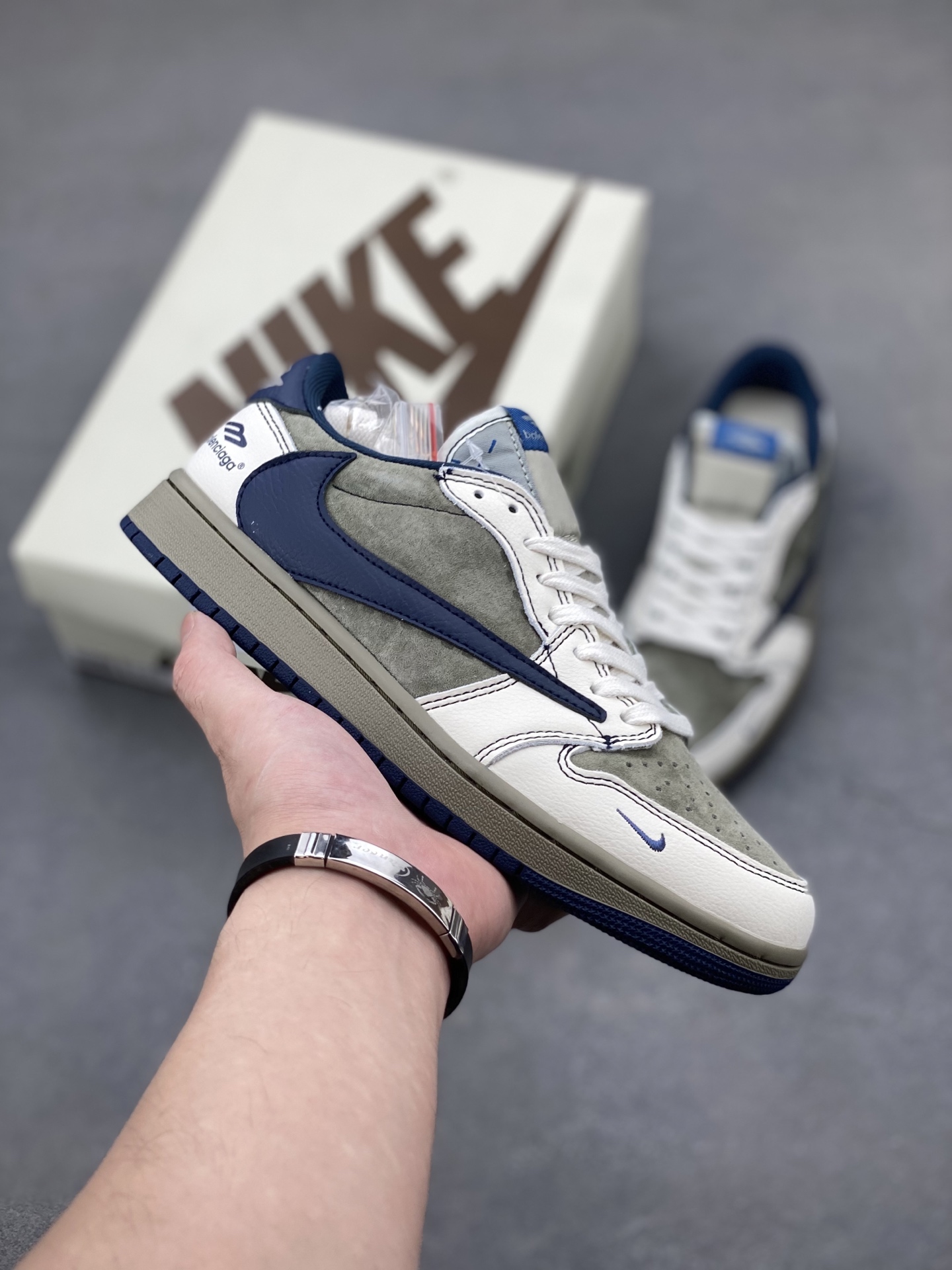 Travis Scott x Fragment Design Air Jordan 1 Low OG SP - Limited Edition 2 i1750192235766 9106 0 0