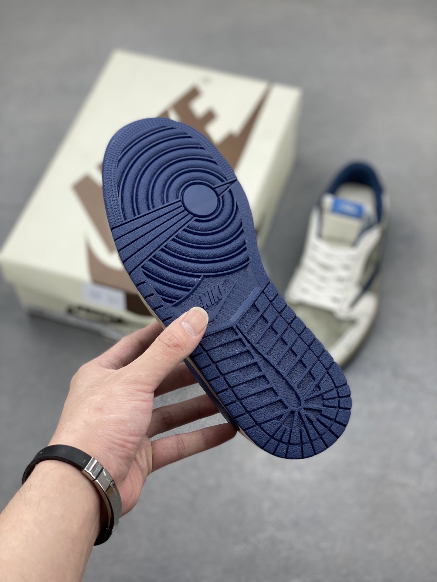 Travis Scott x Fragment Design Air Jordan 1 Low OG SP - Limited Edition 7 i1750192235796 9084 0 5
