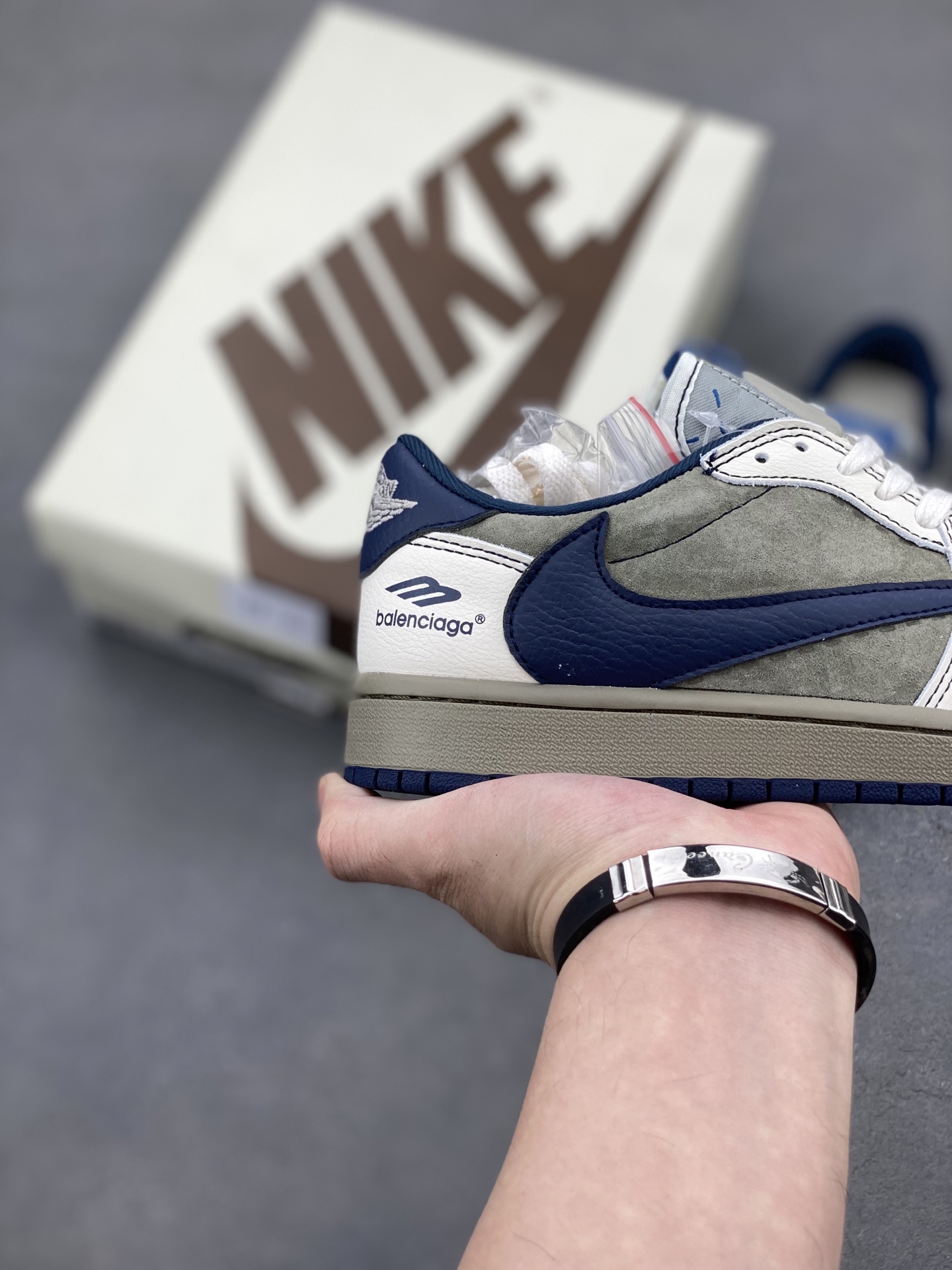 Travis Scott x Fragment Design Air Jordan 1 Low OG SP - Limited Edition 6 i1750192235811 7421 0 4