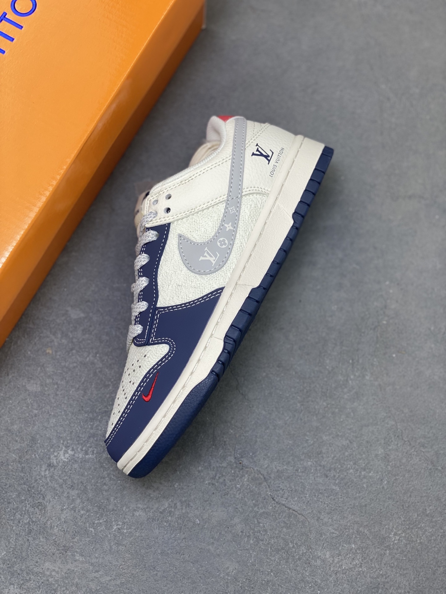 Nike SB Dunk Low Louis Vuitton Collab Blue Red Canvas Sneakers 8 i1750460845293 3077 0 6
