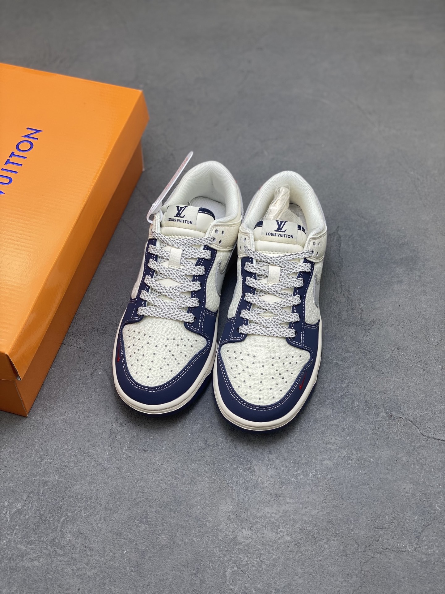 Nike SB Dunk Low Louis Vuitton Collab Blue Red Canvas Sneakers 9 i1750460845294 8784 0 7