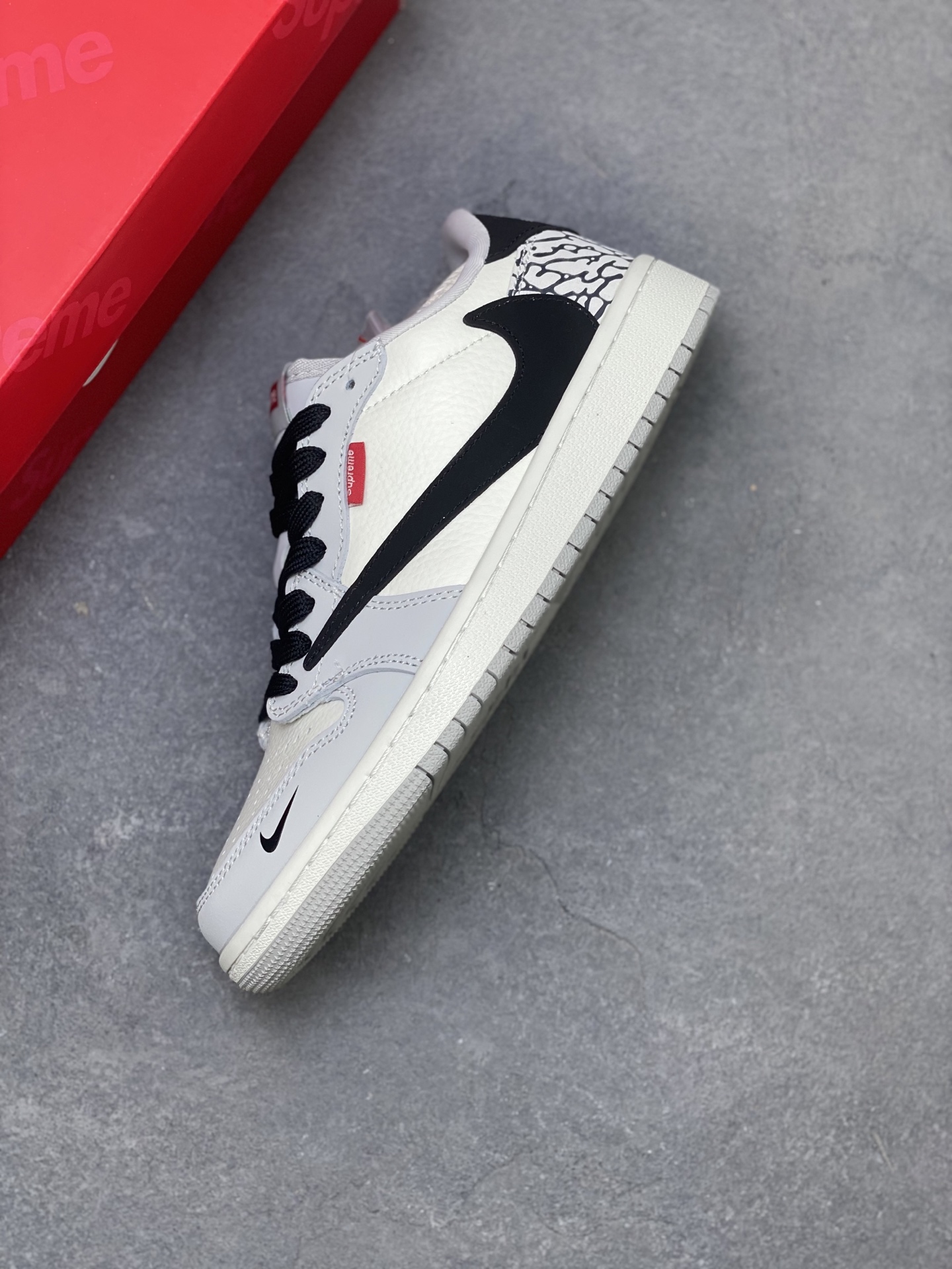 Travis Scott x Supreme Air Jordan 1 Low OG: Premium Design & Comfort 7 i1752174083905 4238 0 6