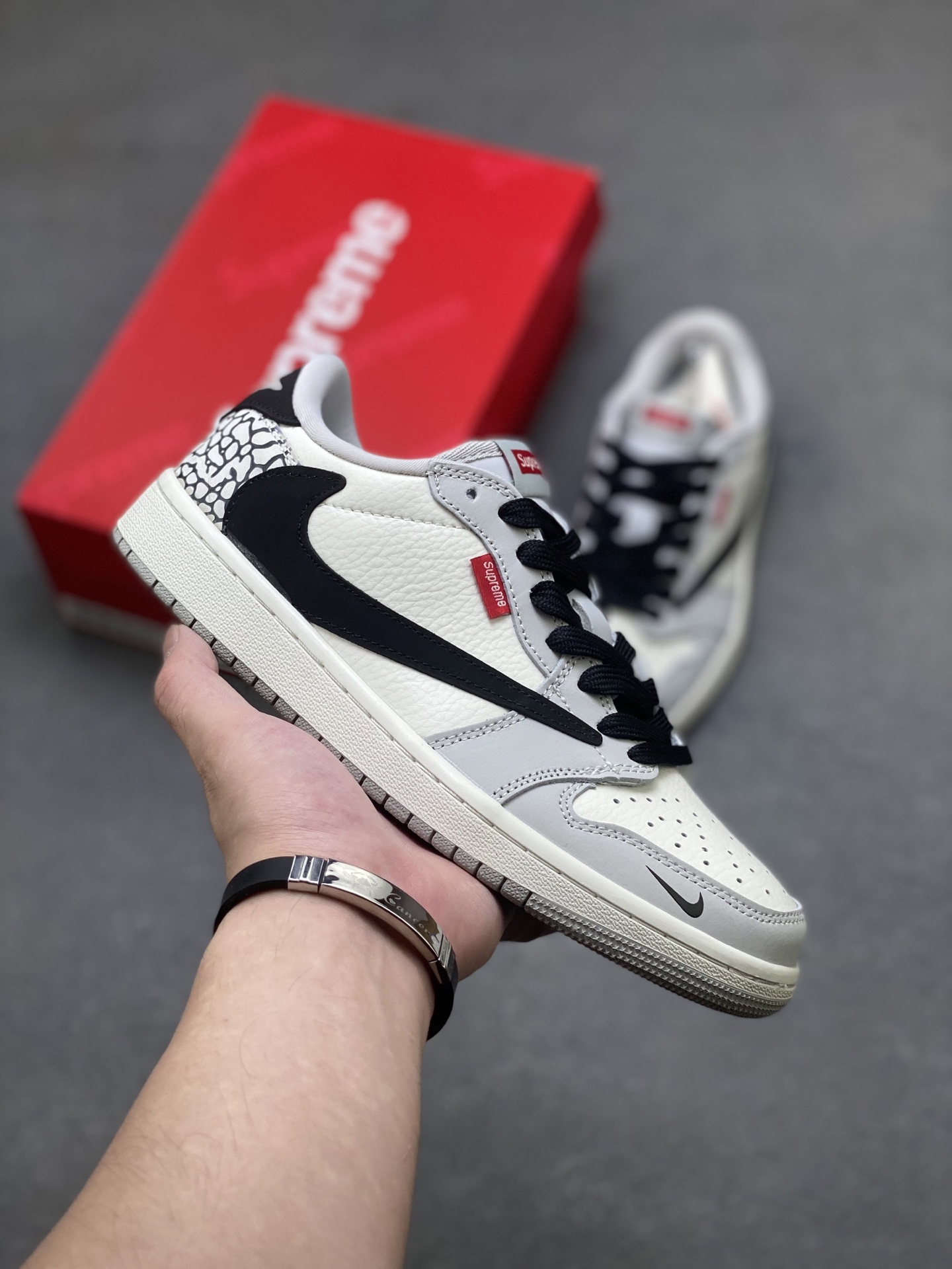 Travis Scott x Supreme Air Jordan 1 Low OG: Premium Design & Comfort 1 i1752174083905 8929 0 0
