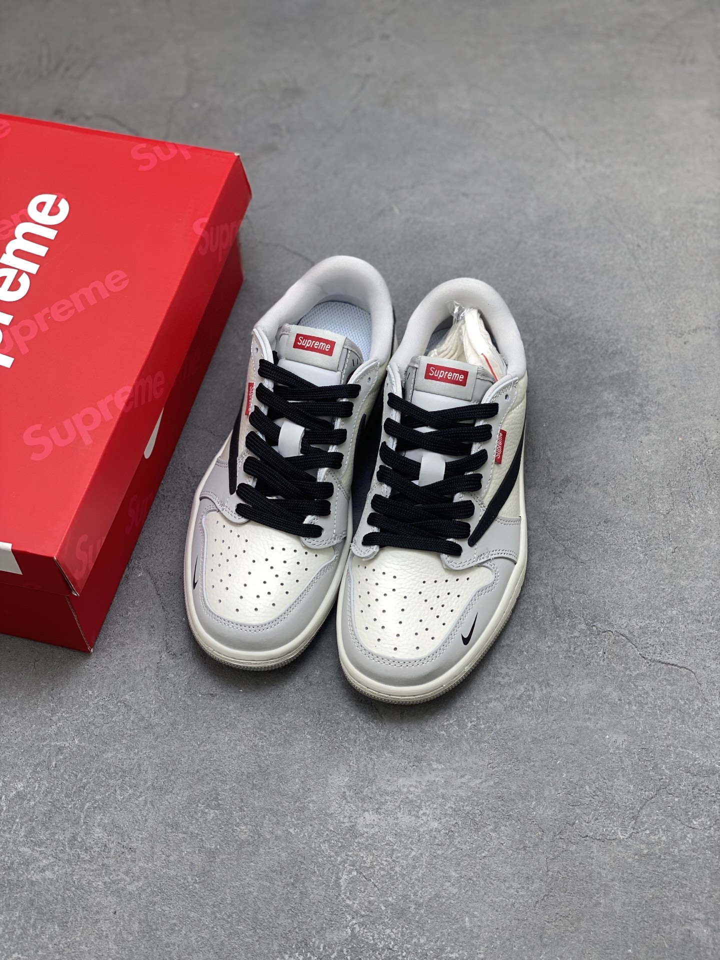 Travis Scott x Supreme Air Jordan 1 Low OG: Premium Design & Comfort 8 i1752174088256 160 0 7