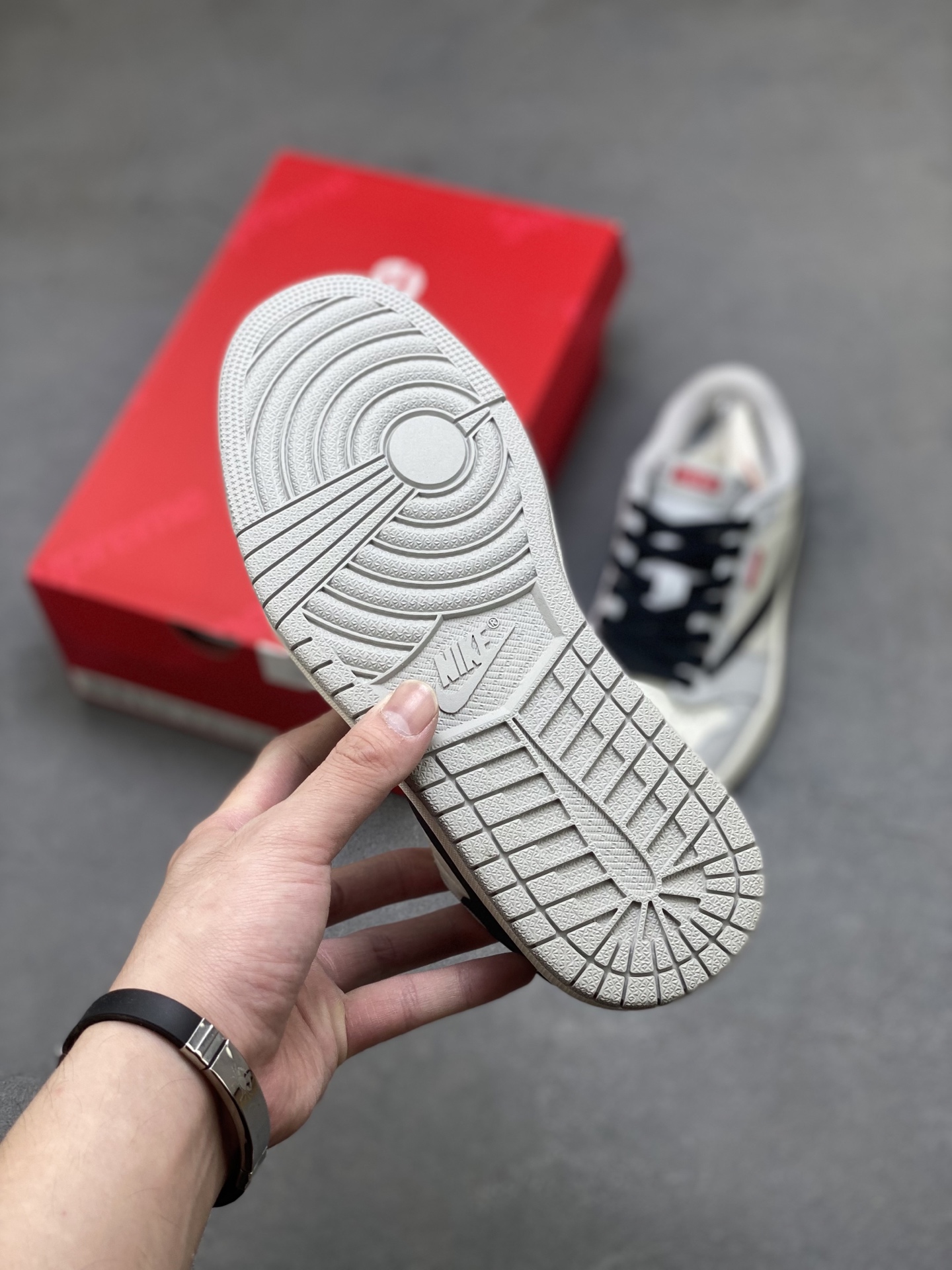 Travis Scott x Supreme Air Jordan 1 Low OG: Premium Design & Comfort 6 i1752174088266 6288 0 5