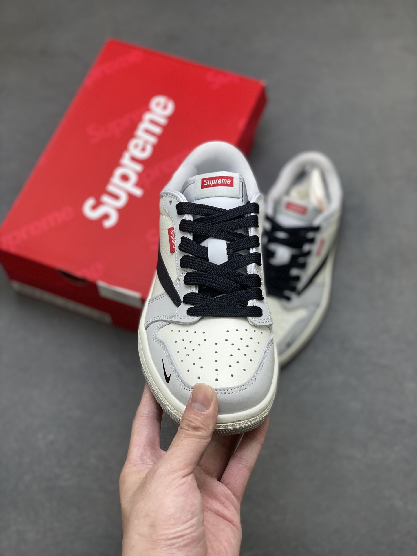 Travis Scott x Supreme Air Jordan 1 Low OG: Premium Design & Comfort 2 i1752174089090 7872 0 1