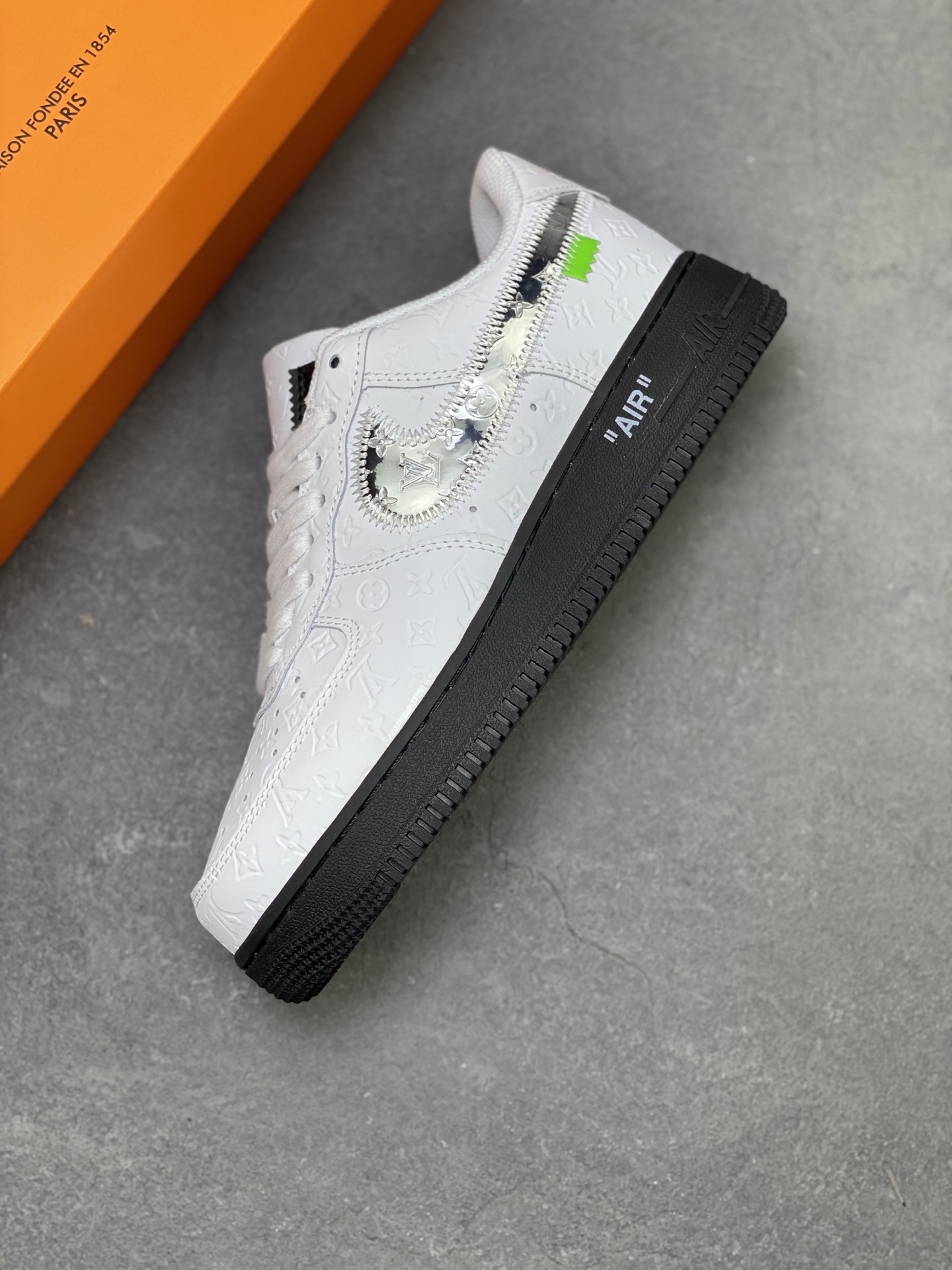 Nike Air Force 1 '07 Low White/Black Leather Sneakers Designer Collaboration 8 i1753460244944 2256 0 6