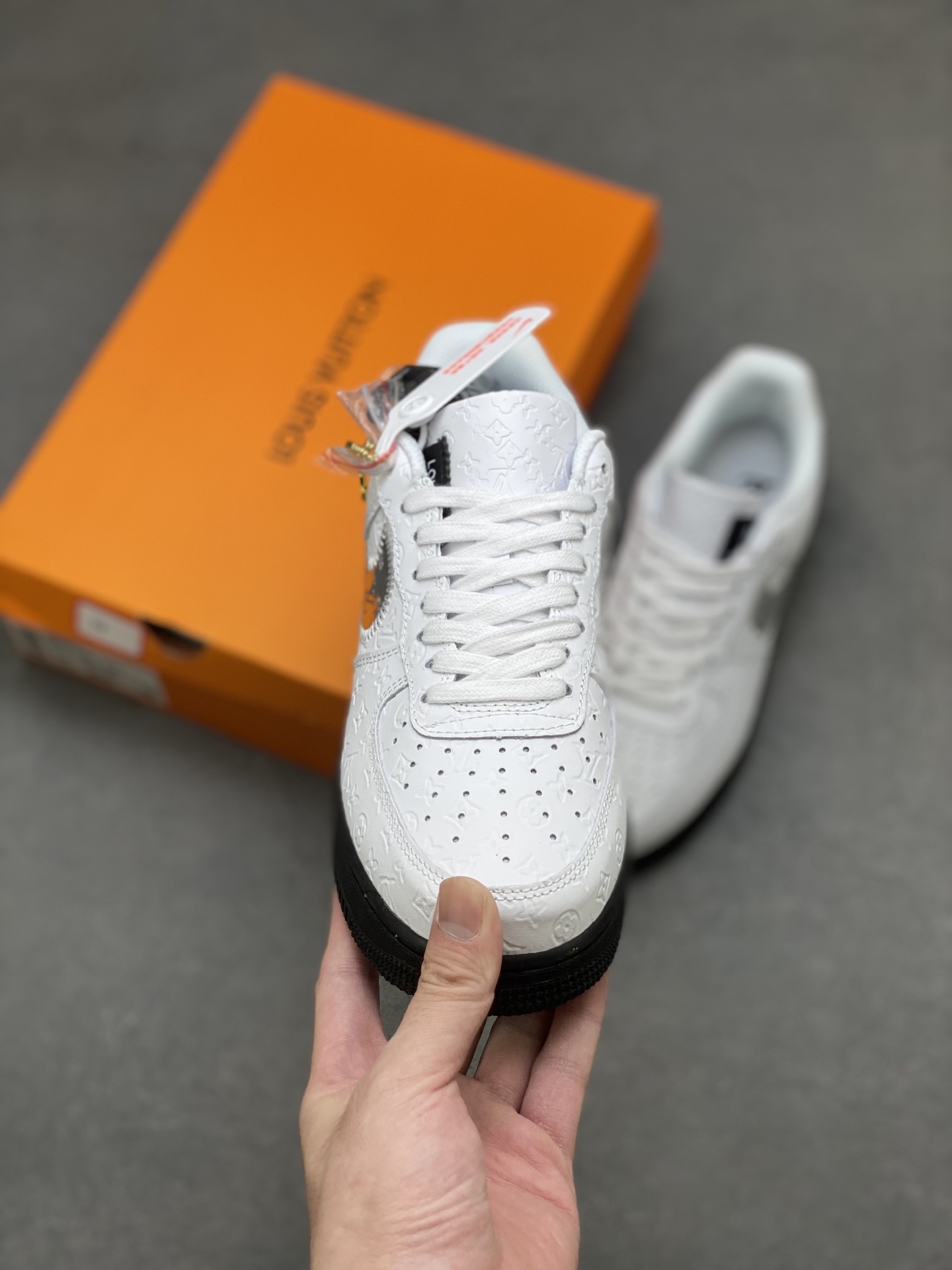Nike Air Force 1 '07 Low White/Black Leather Sneakers Designer Collaboration 3 i1753460247594 6751 0 1