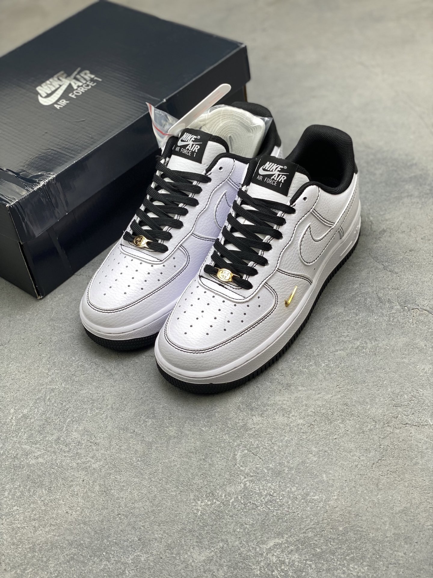 Nike Air Force 1 '07 Low White/Black Stitching Detail - Limited Edition 9 i1753460419492 5874 0 7