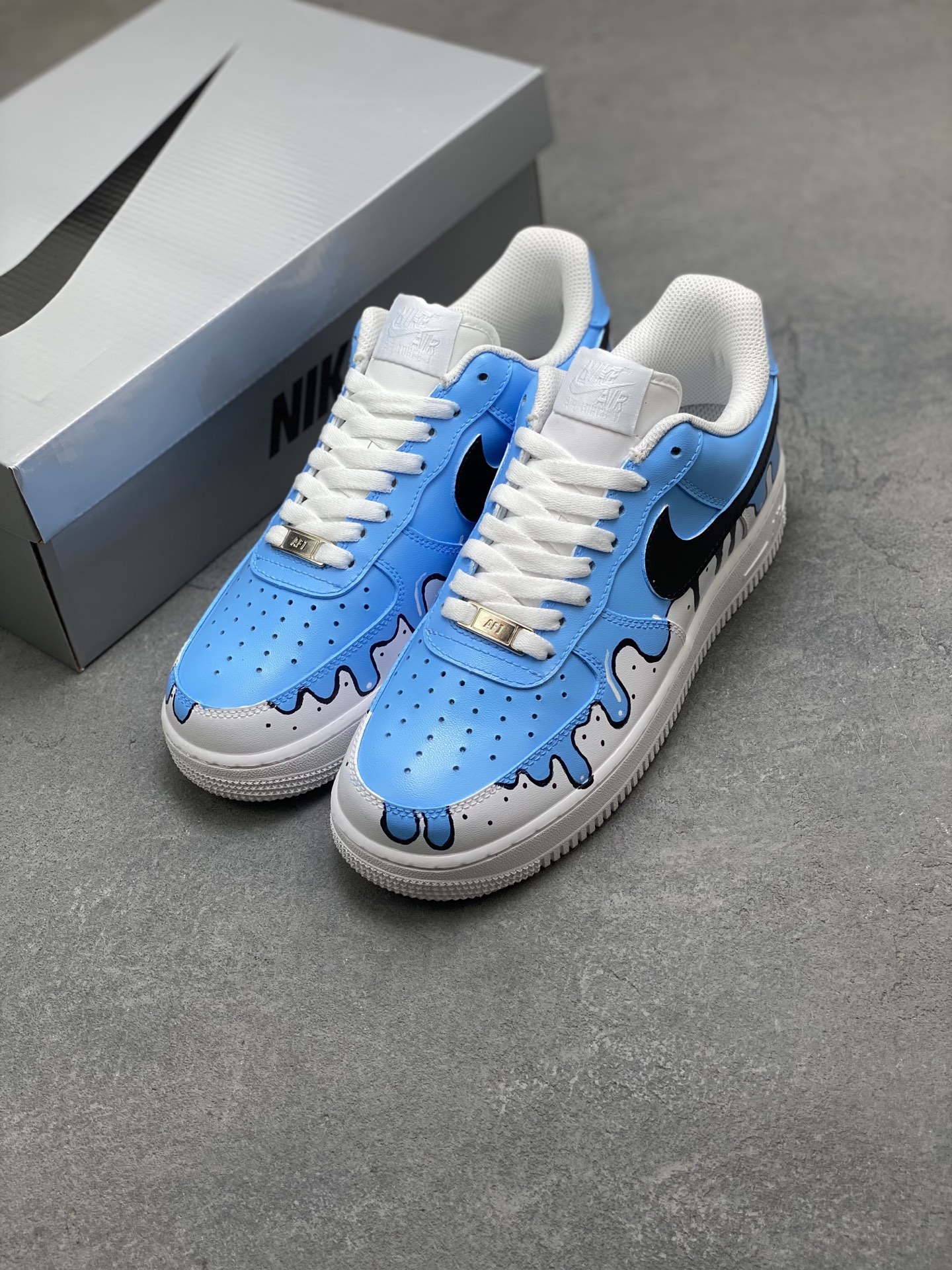 Nike Air Force 1 '07 Low: Limited Edition Blue & White Drip Sneakers 9 i1754848836629 8393 0 7