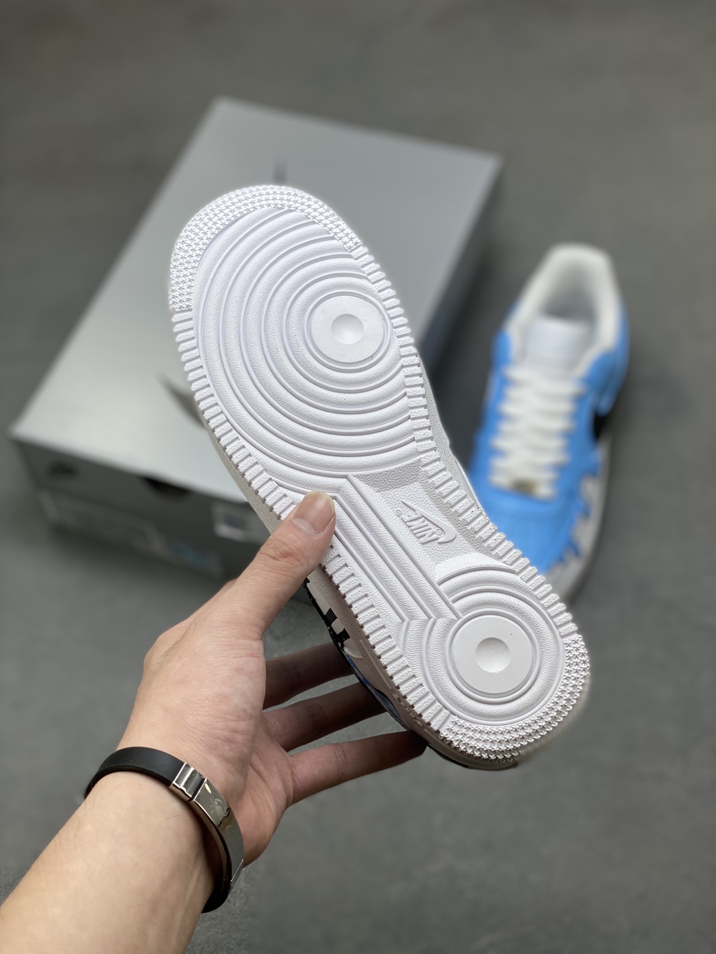 Nike Air Force 1 '07 Low: Limited Edition Blue & White Drip Sneakers 7 i1754848842193 7646 0 5