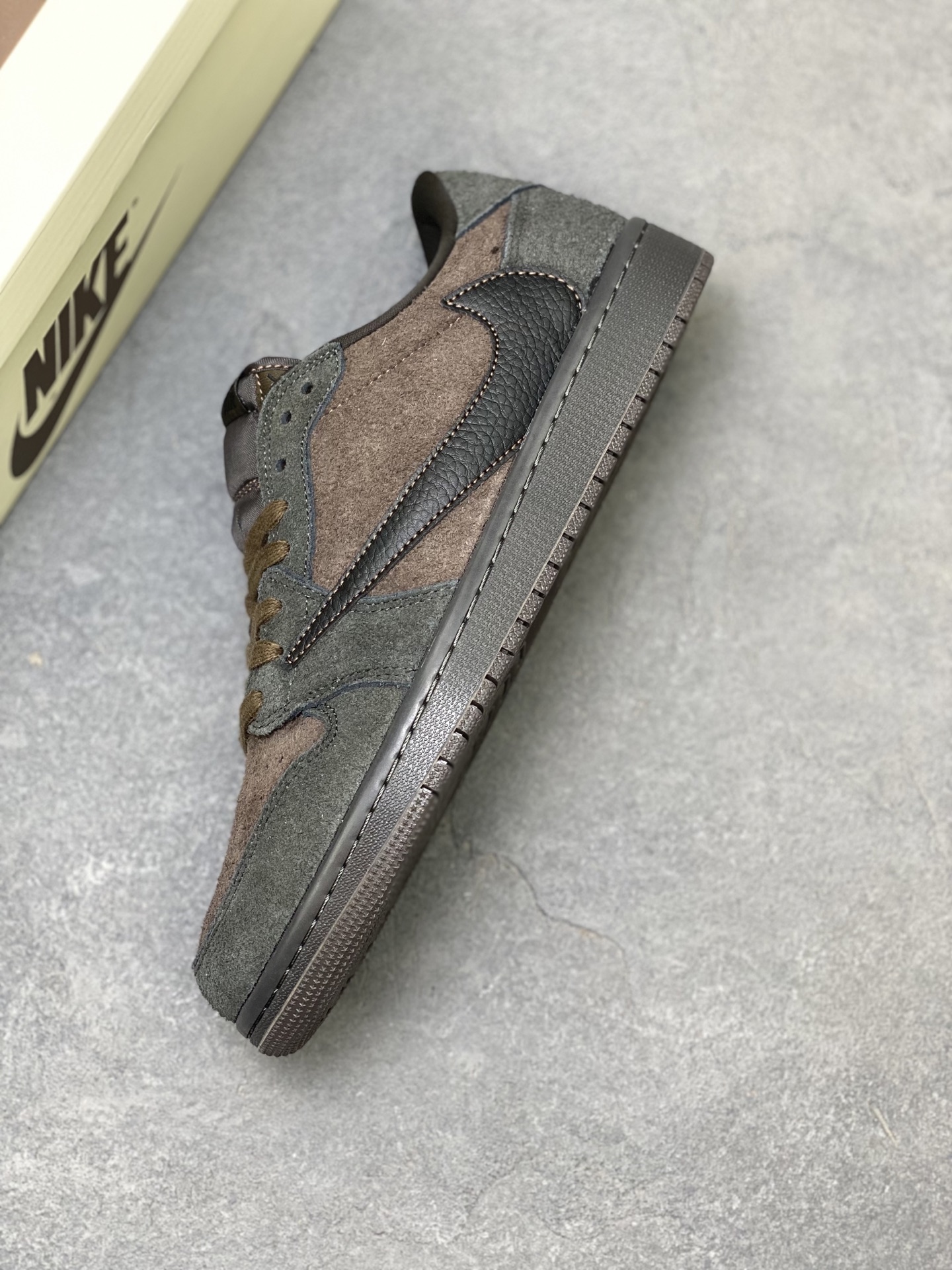 Travis Scott x Fragment Design Air Jordan 1 Low OG SP - Limited Edition 7 i1756054219633 1972 0 6