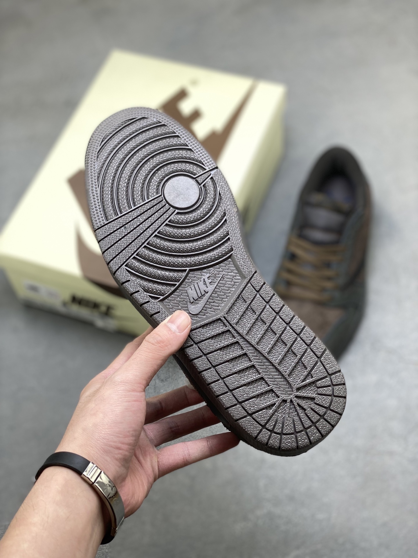 Travis Scott x Fragment Design Air Jordan 1 Low OG SP - Limited Edition 6 i1756054219633 27 0 5