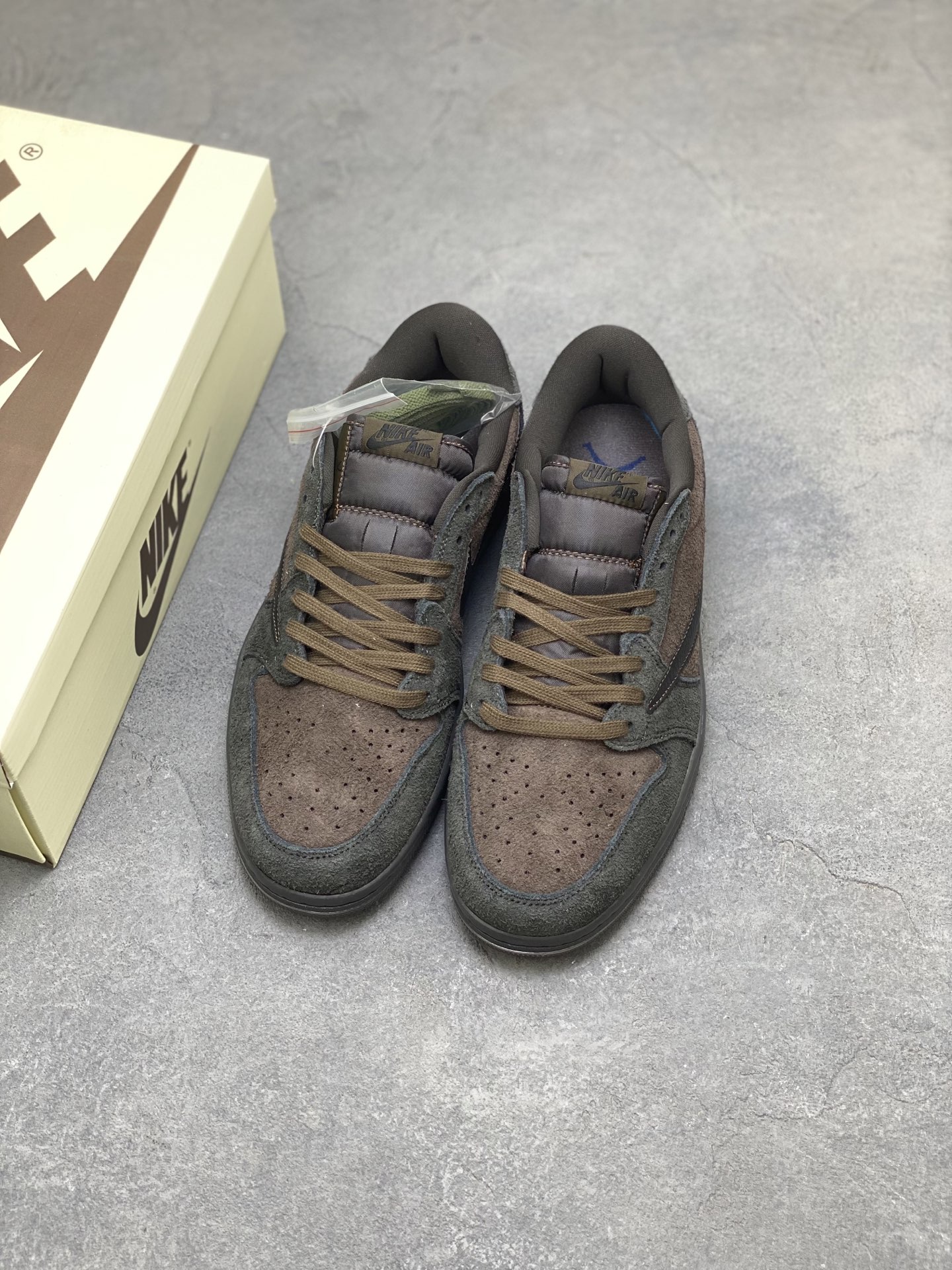 Travis Scott x Fragment Design Air Jordan 1 Low OG SP - Limited Edition 8 i1756054220357 7768 0 7