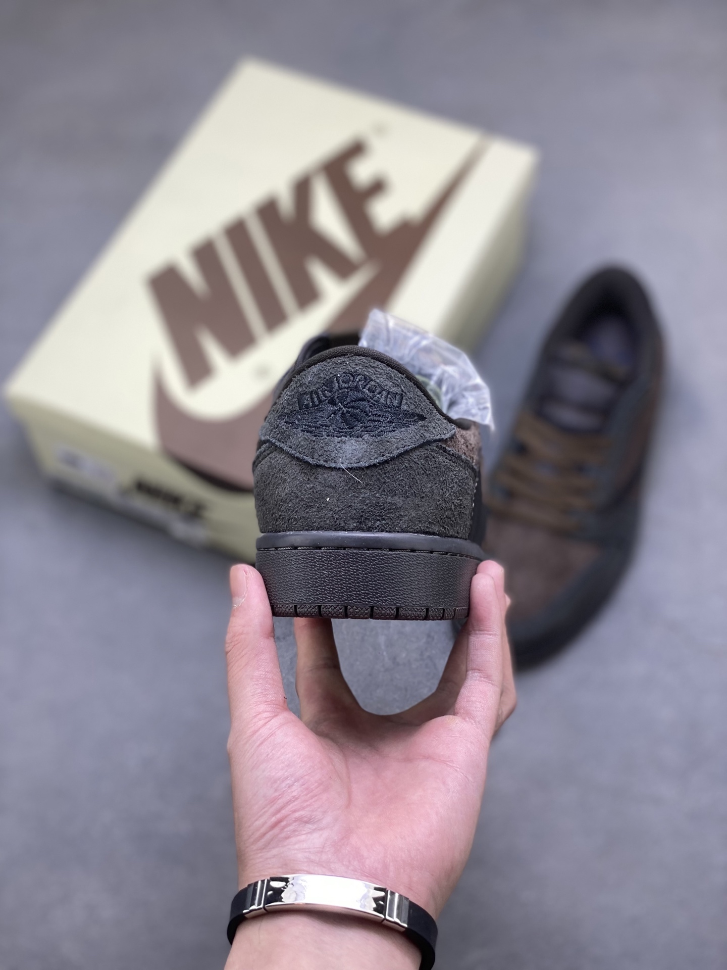 Travis Scott x Fragment Design Air Jordan 1 Low OG SP - Limited Edition 4 i1756054221561 8566 0 3