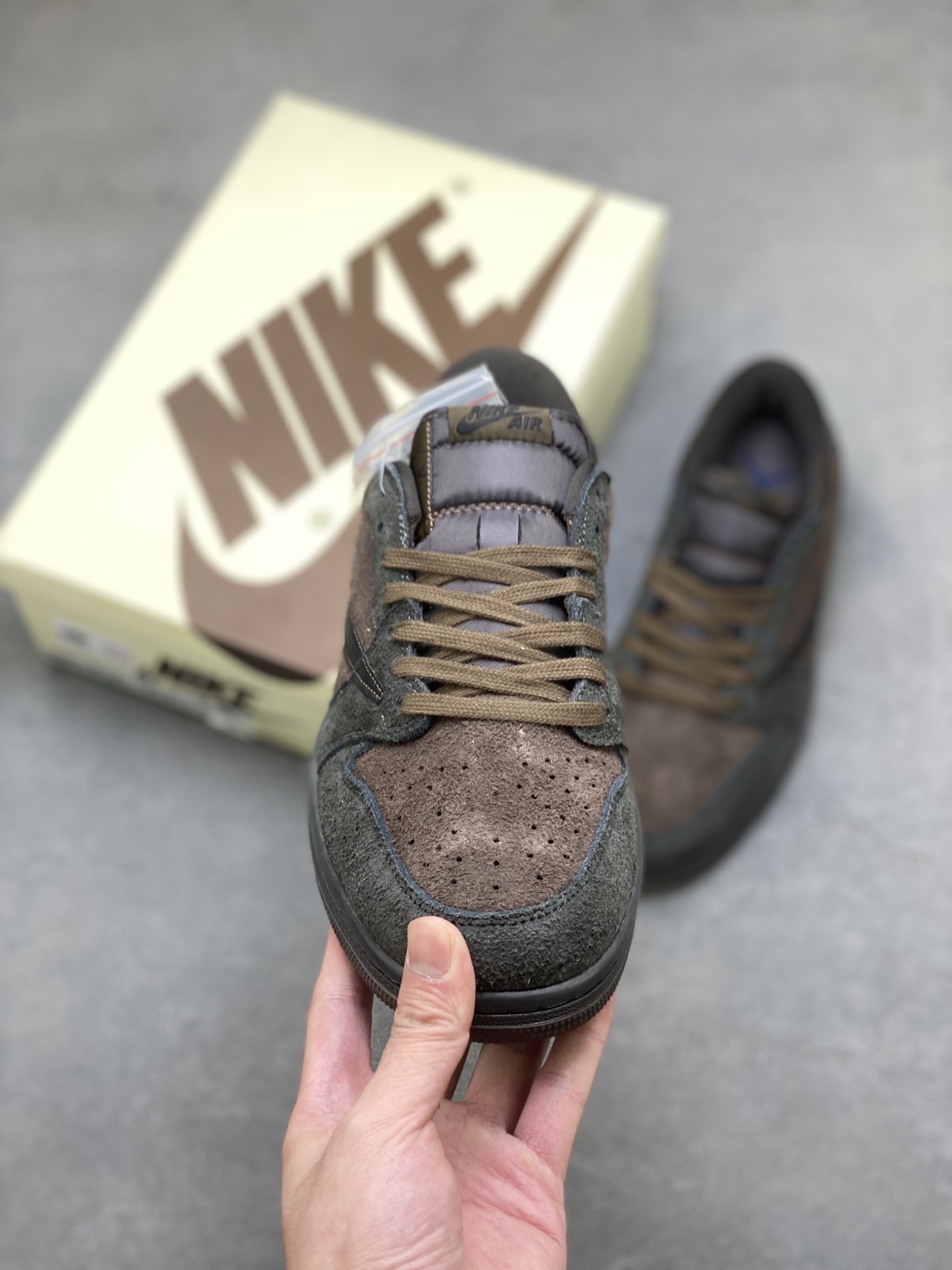 Travis Scott x Fragment Design Air Jordan 1 Low OG SP - Limited Edition 2 i1756054223430 9154 0 1