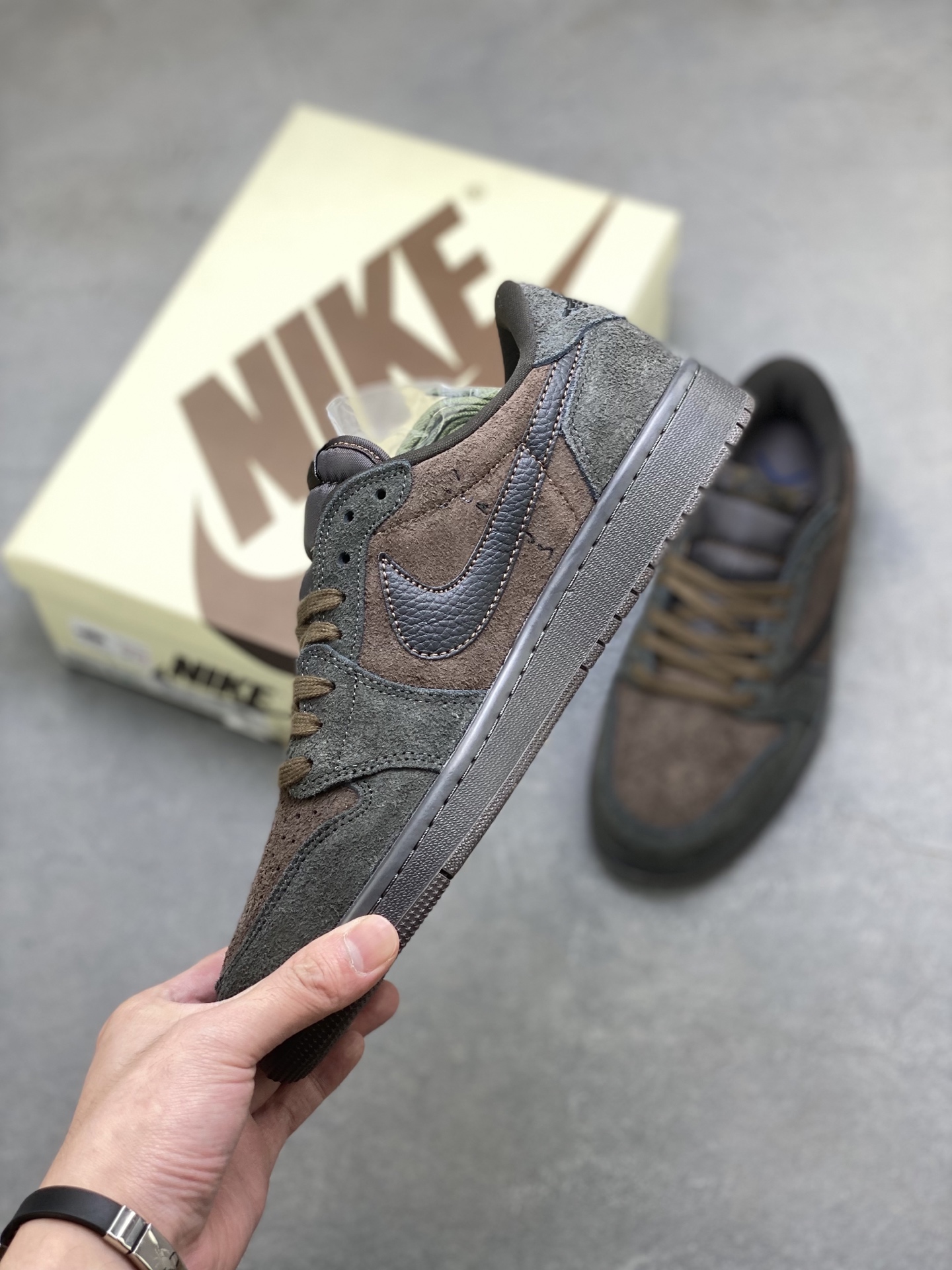 Travis Scott x Fragment Design Air Jordan 1 Low OG SP - Limited Edition 3 i1756054224928 5748 0 2