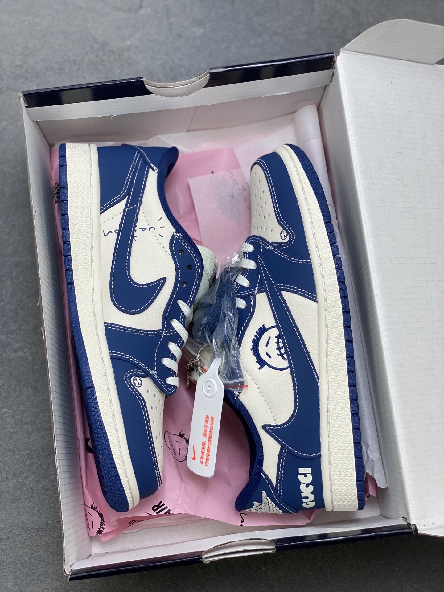 Travis Scott x Fragment Design Air Jordan 1 Low OG SP Collaboration 9 i1758991363887 9146 0 8