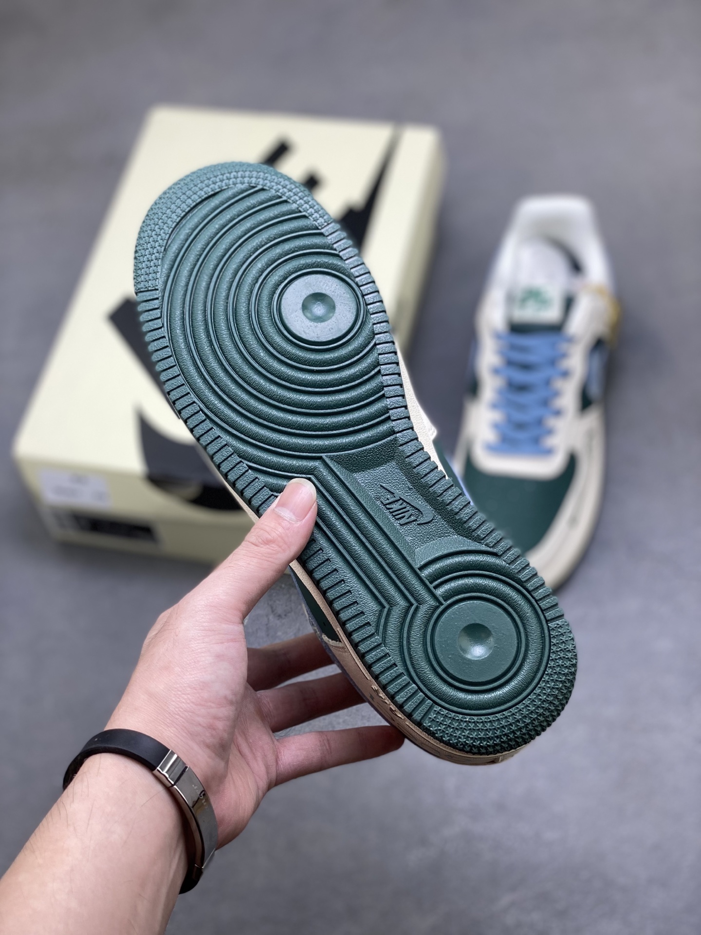 Nike Air Force 1 '07 Low Green/Beige Custom Sneakers With Gucci Logo 7 i1760717305699 5088 0 5