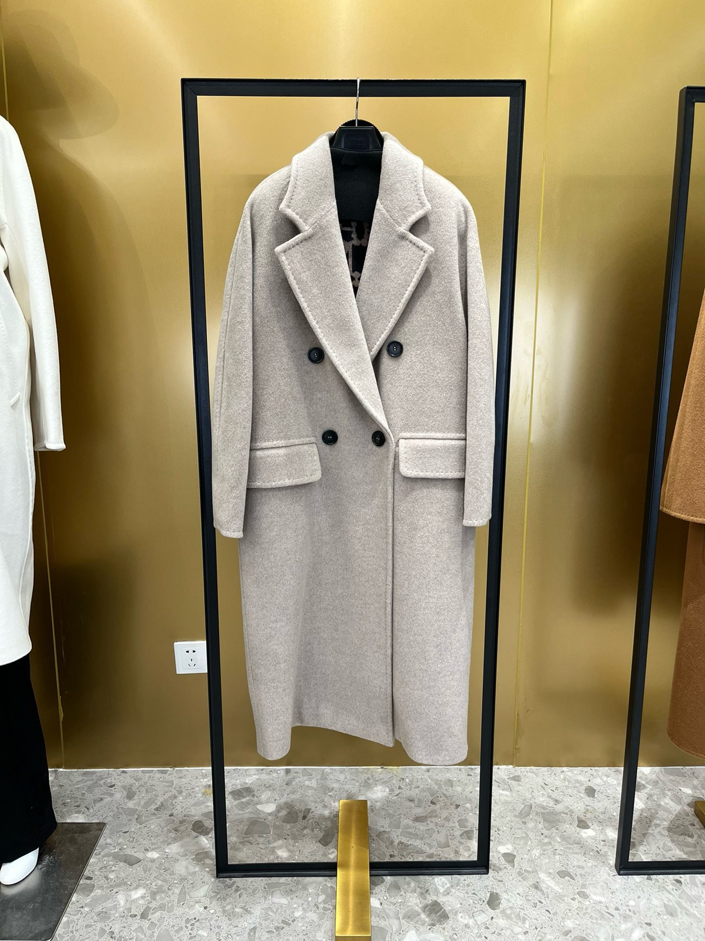 Max Mara Ethel Coat: Luxurious Alpaca & Cashmere Blend, Double-Breasted Design 5 i1723608751 1119 1