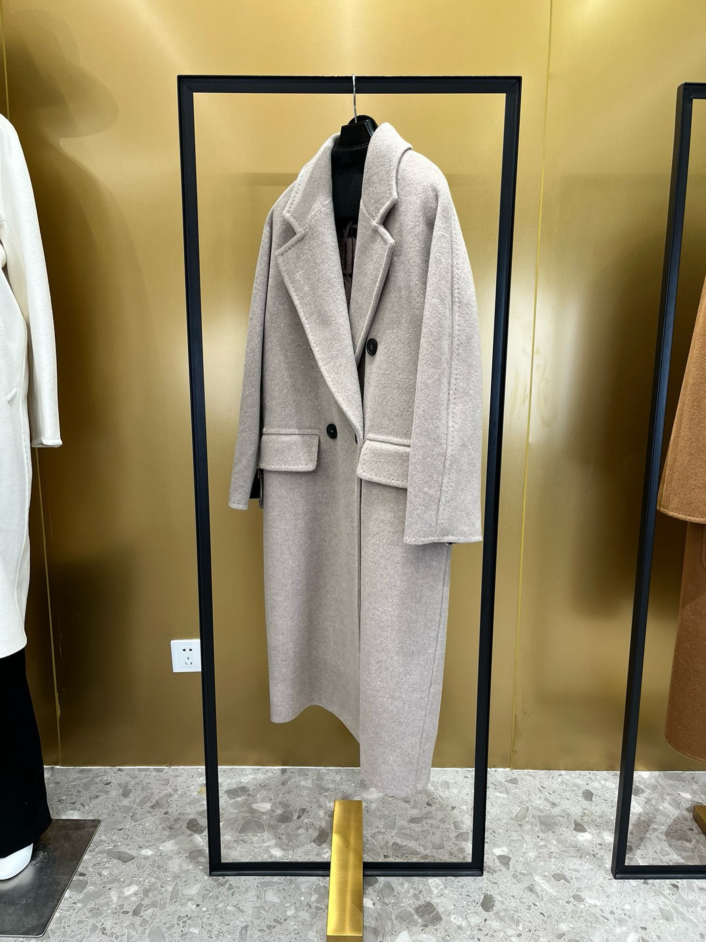 Max Mara Ethel Coat: Luxurious Alpaca & Cashmere Blend, Double-Breasted Design 6 i1723608751 1377 6