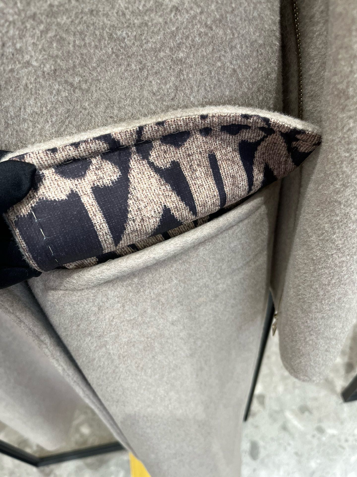 Max Mara Ethel Coat: Luxurious Alpaca & Cashmere Blend, Double-Breasted Design 7 i1723608751 8891 3