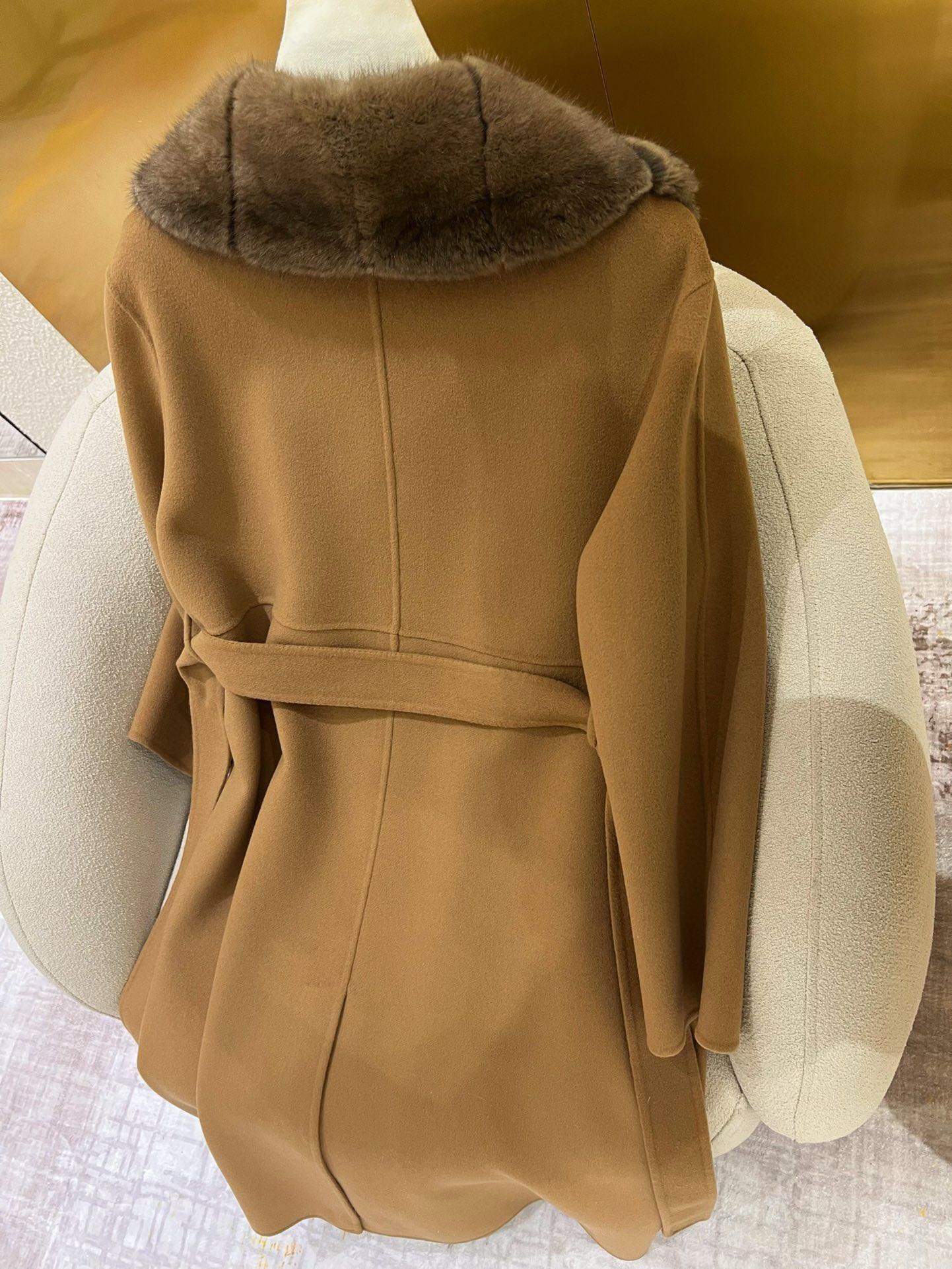 Elegant Cashmere Blend Cardigan with Mink Fur Trim - Classic Style & Comfort 10 i1724130718 6998 0