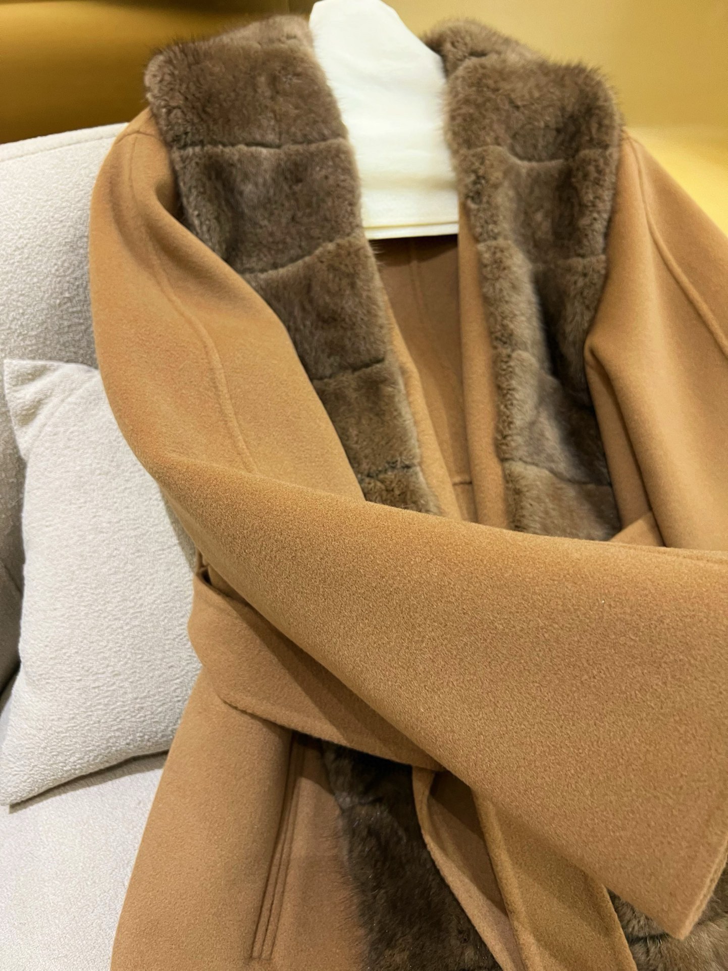 Elegant Cashmere Blend Cardigan with Mink Fur Trim - Classic Style & Comfort 8 i1724130719 2914 6